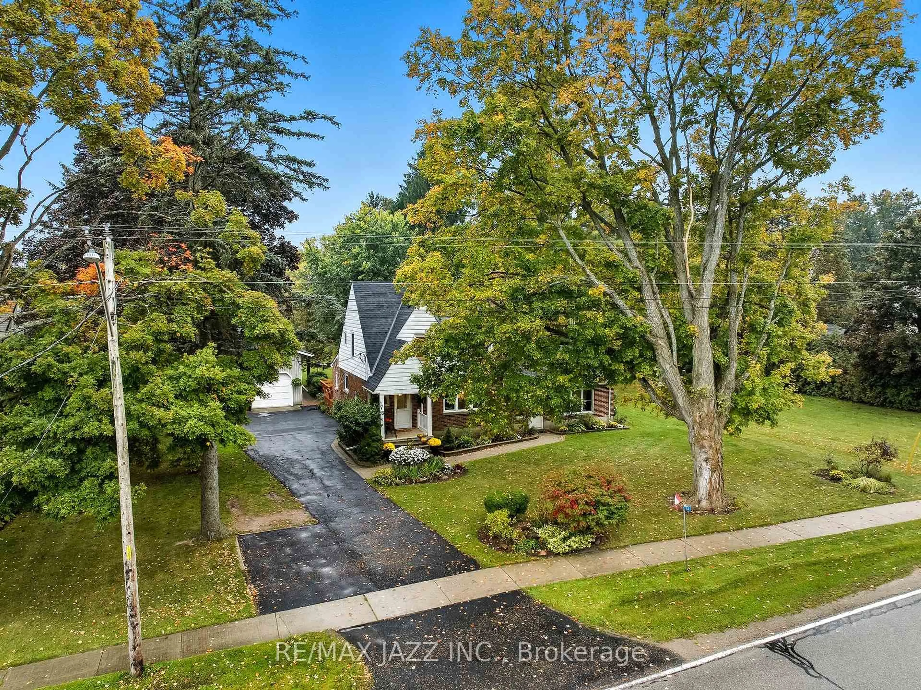 A pic from outside/outdoor area/front of a property/back of a property/a pic from drone, street for 73 Columbus Rd, Oshawa Ontario L1H 0G3