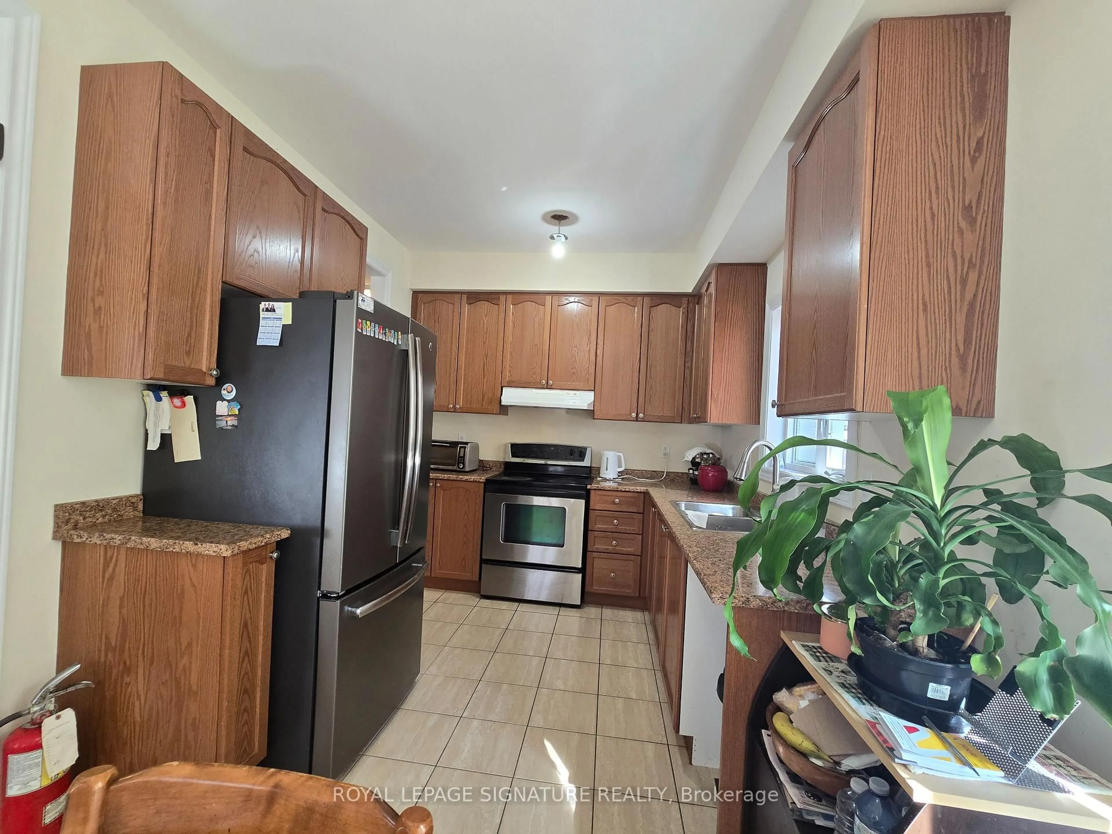 Standard kitchen, unknown for 2480 Earl Grey Ave, Pickering Ontario L1X 0B9