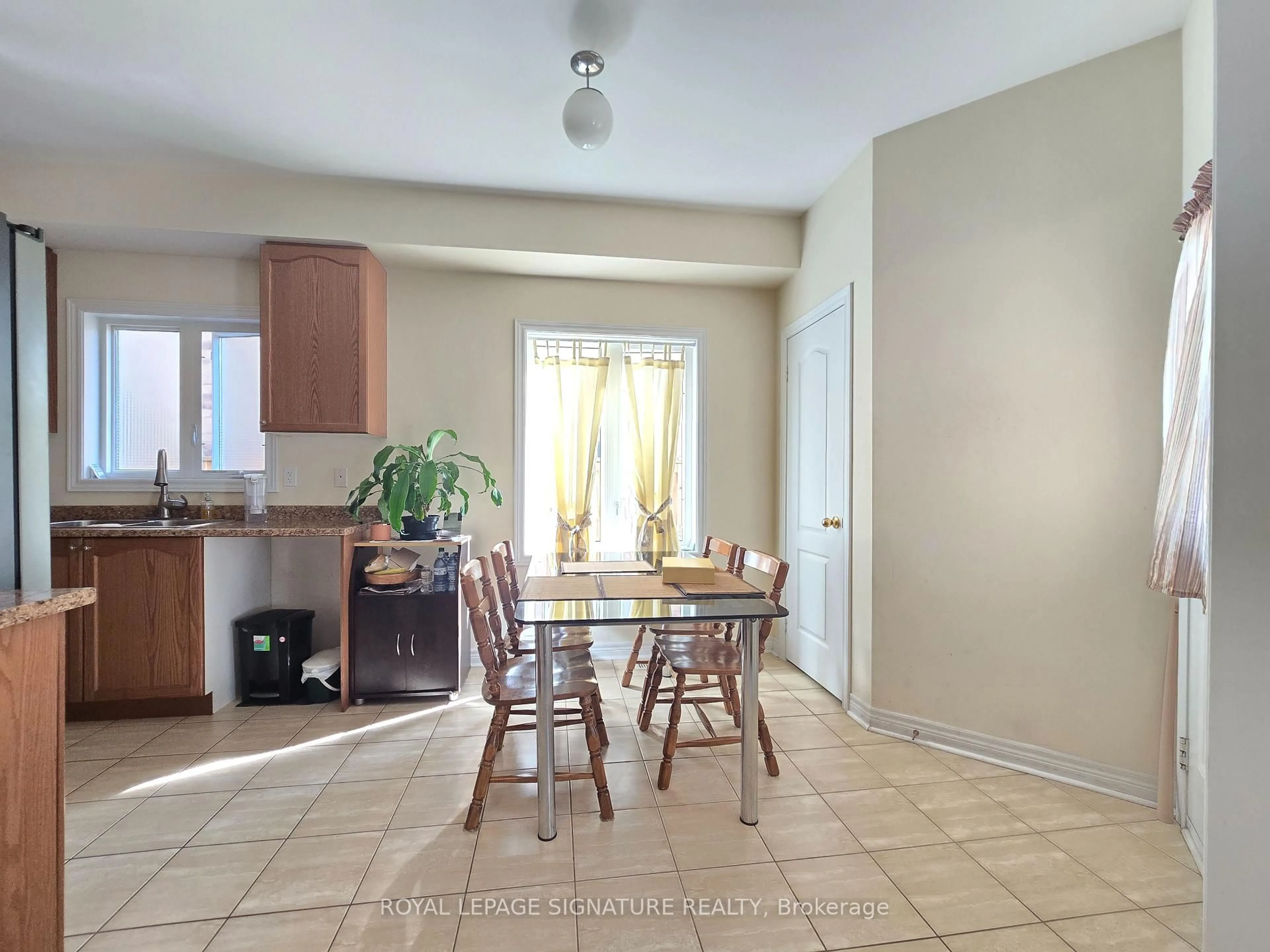 A pic of a room for 2480 Earl Grey Ave, Pickering Ontario L1X 0B9