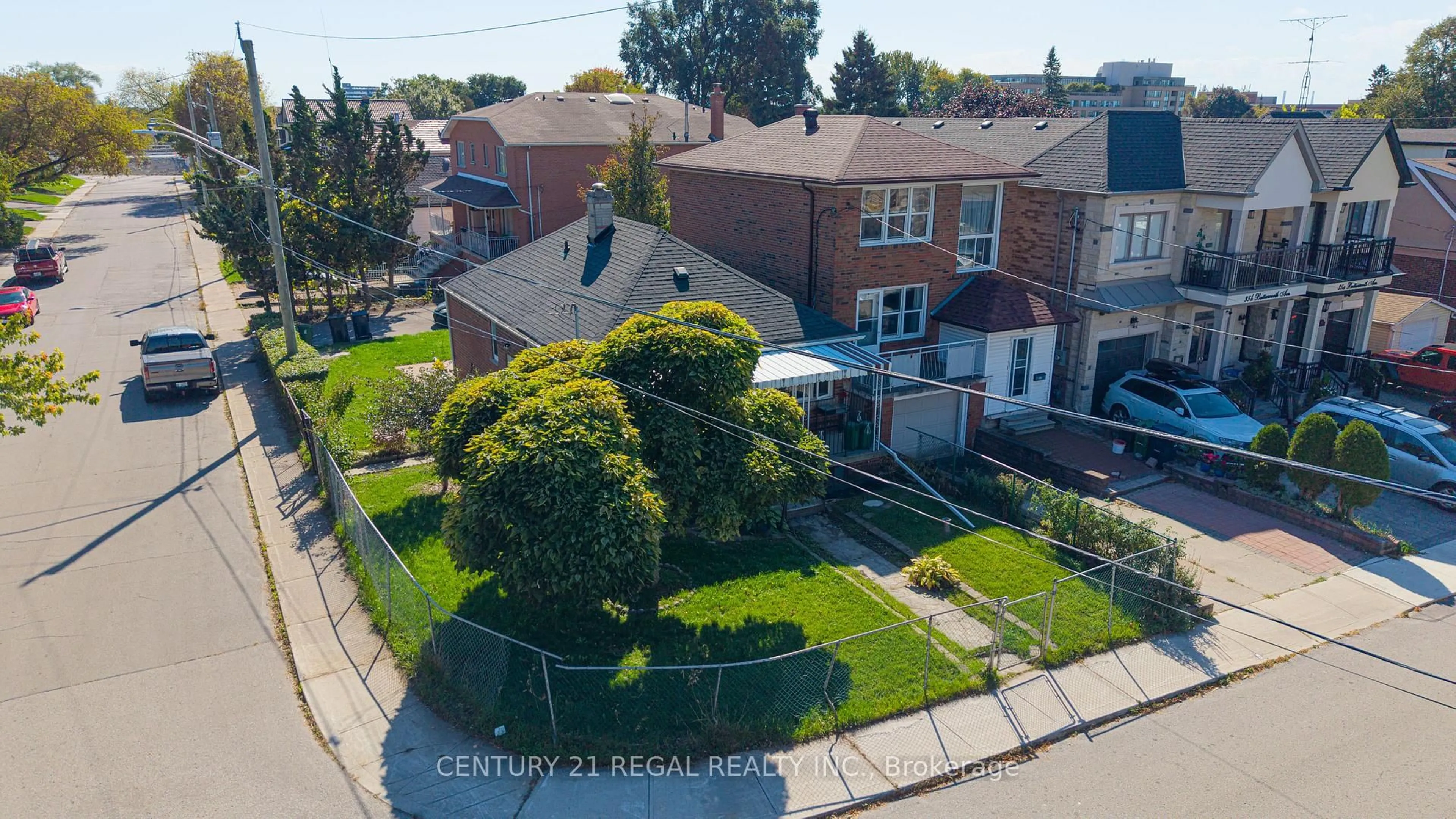 A pic from outside/outdoor area/front of a property/back of a property/a pic from drone, street for 39 Butterworth Ave, Toronto Ontario M1L 1H2