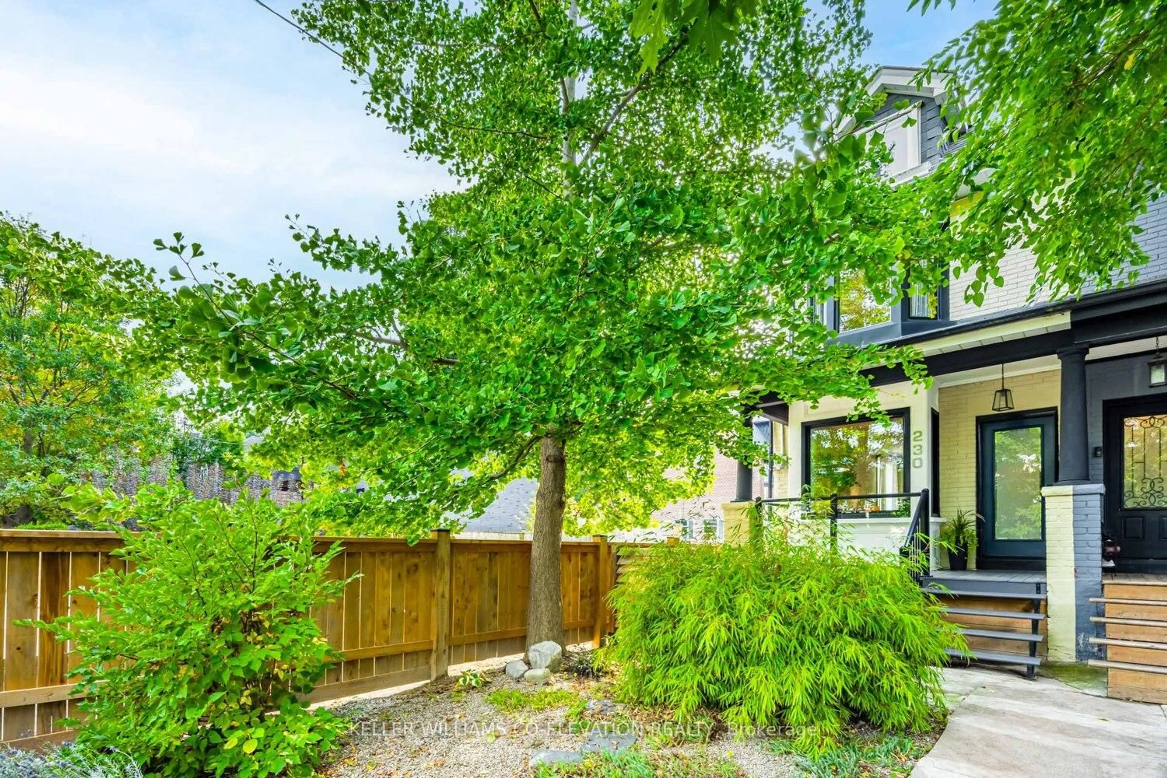 Patio, street for 230 Ashdale Ave, Toronto Ontario M4L 2Y9