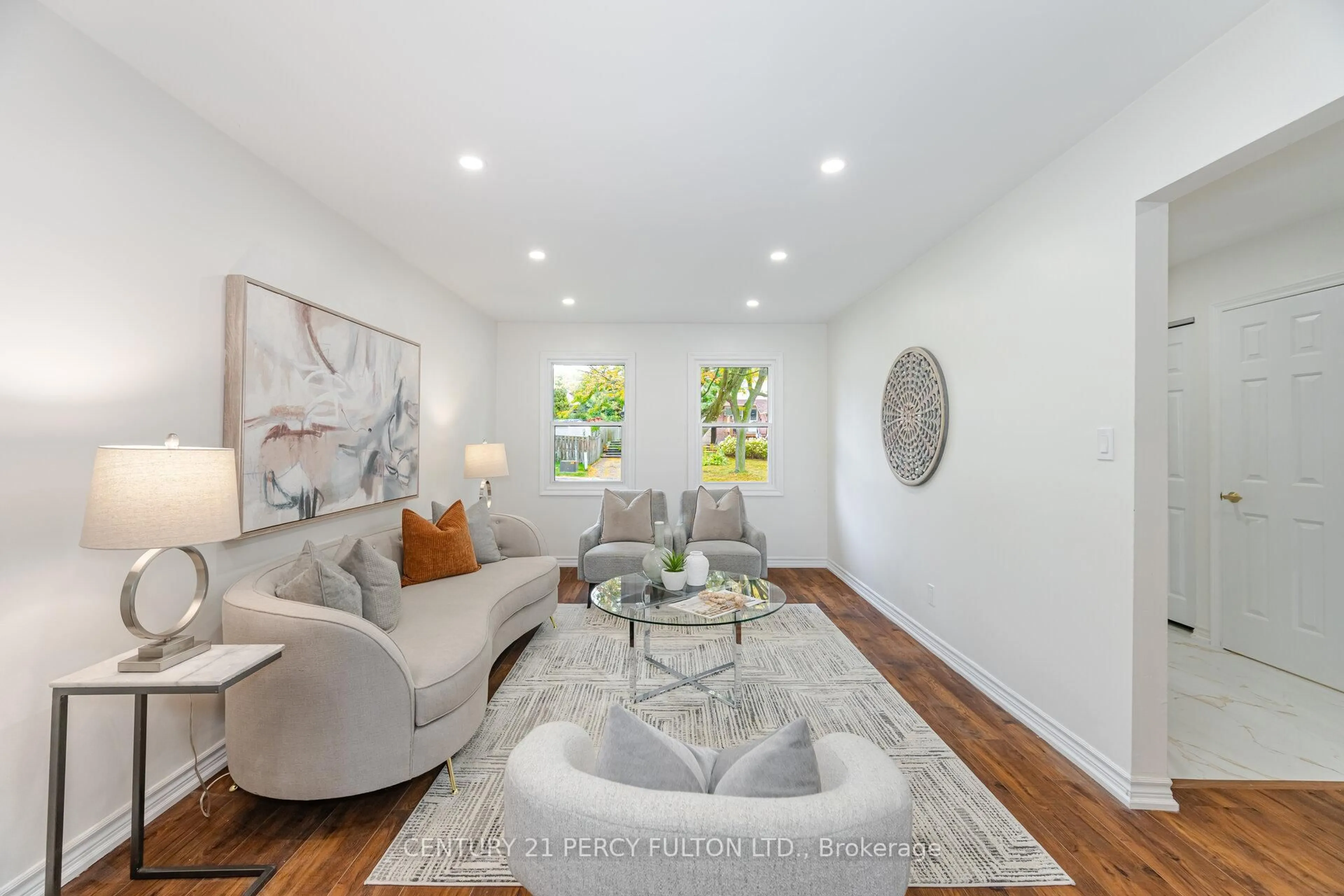 Living room with furniture, unknown for 22 Lowder Pl, Whitby Ontario L1N 8B9