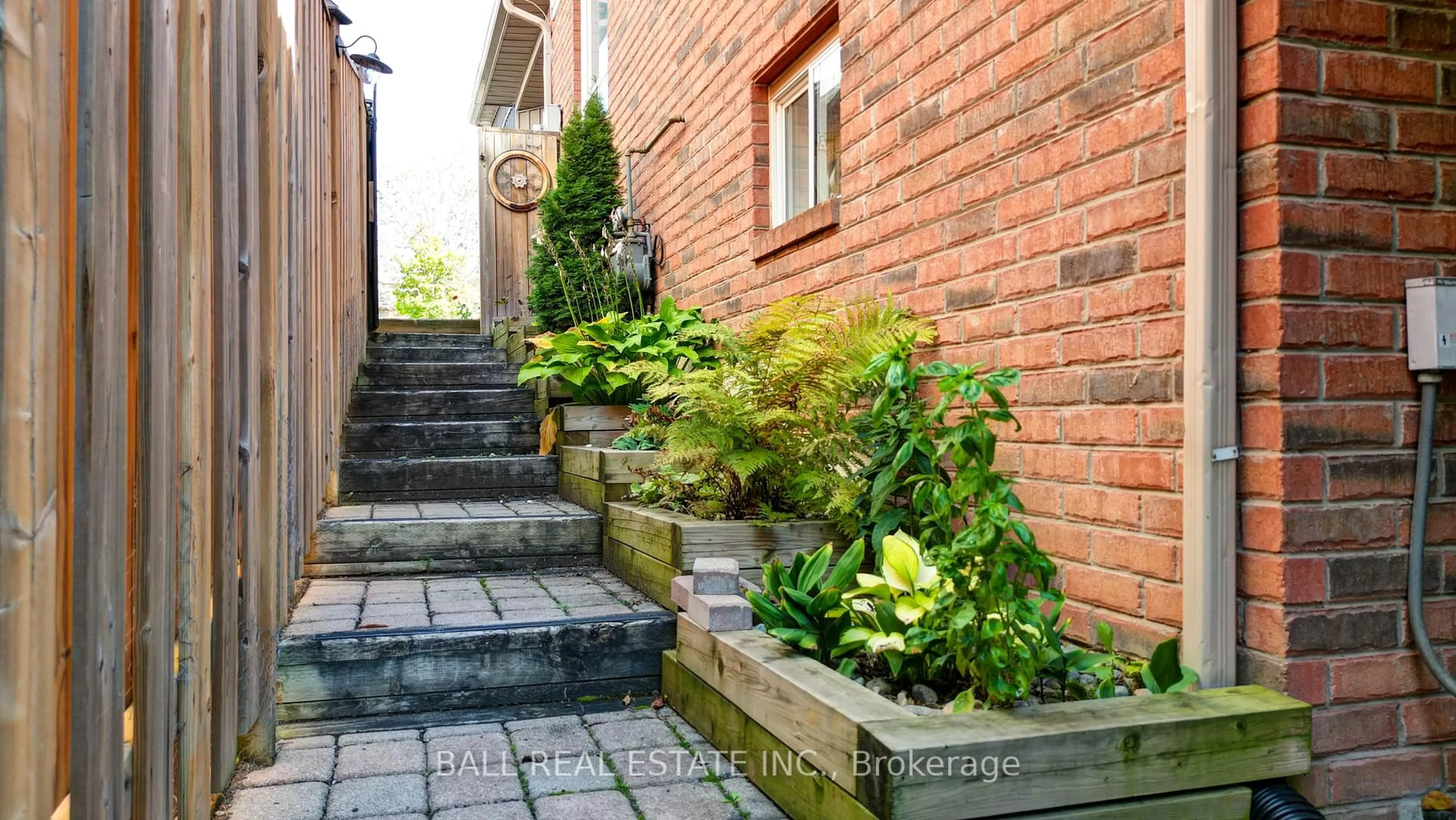 Unknown for 1720 Woodgate Tr, Oshawa Ontario L1G 8B4