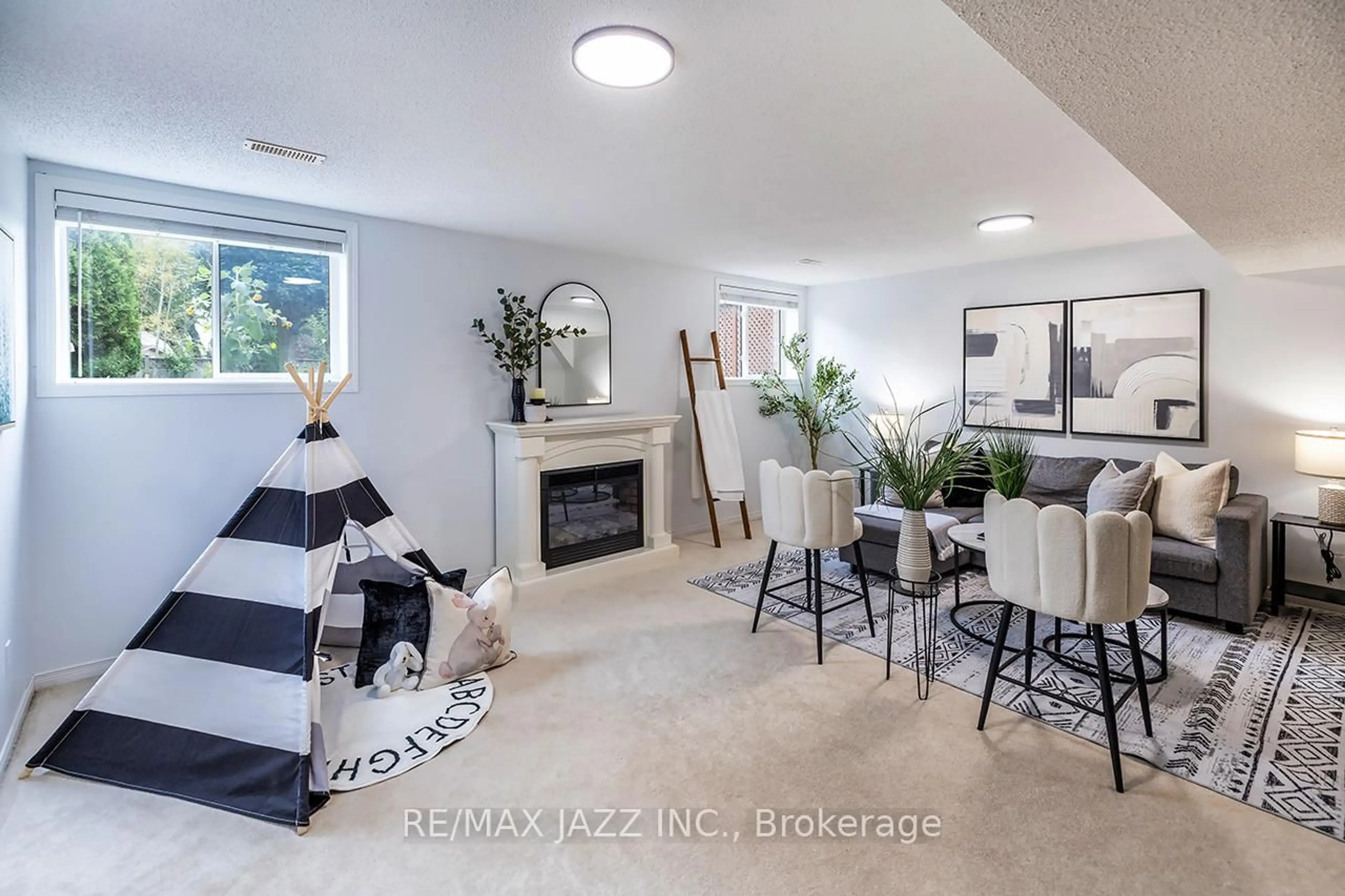 Unknown for 875 Beatrice St, Oshawa Ontario L1K 2H8