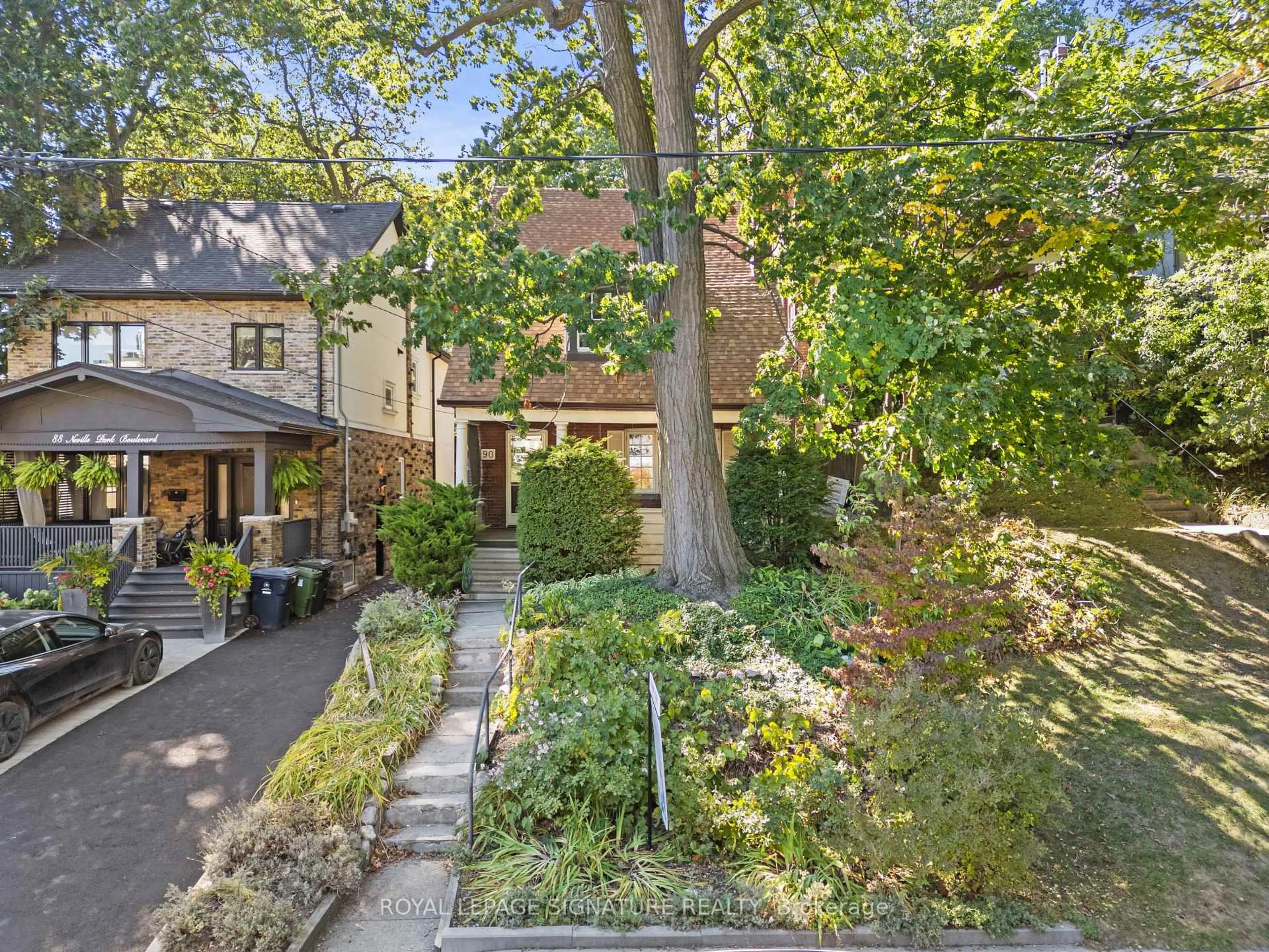 A pic from outside/outdoor area/front of a property/back of a property/a pic from drone, street for 90 Neville Park Blvd, Toronto Ontario M4E 3P8