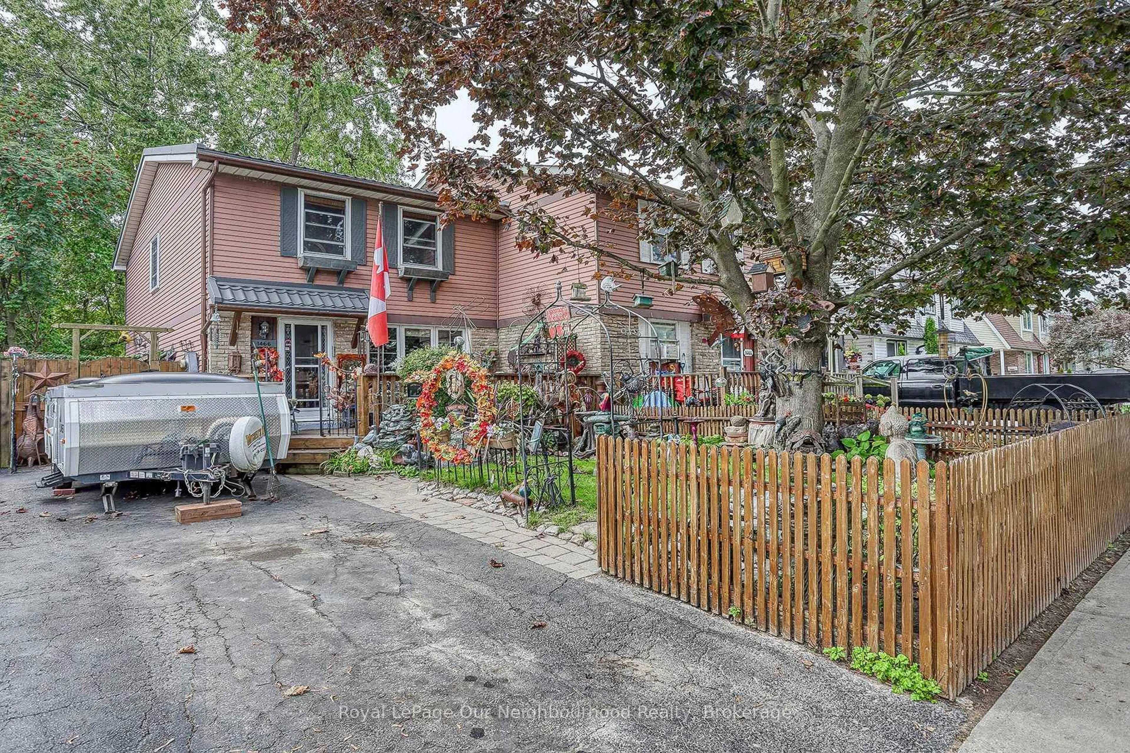 Patio, street for 1466 Wecker Dr, Oshawa Ontario L1J 6N2