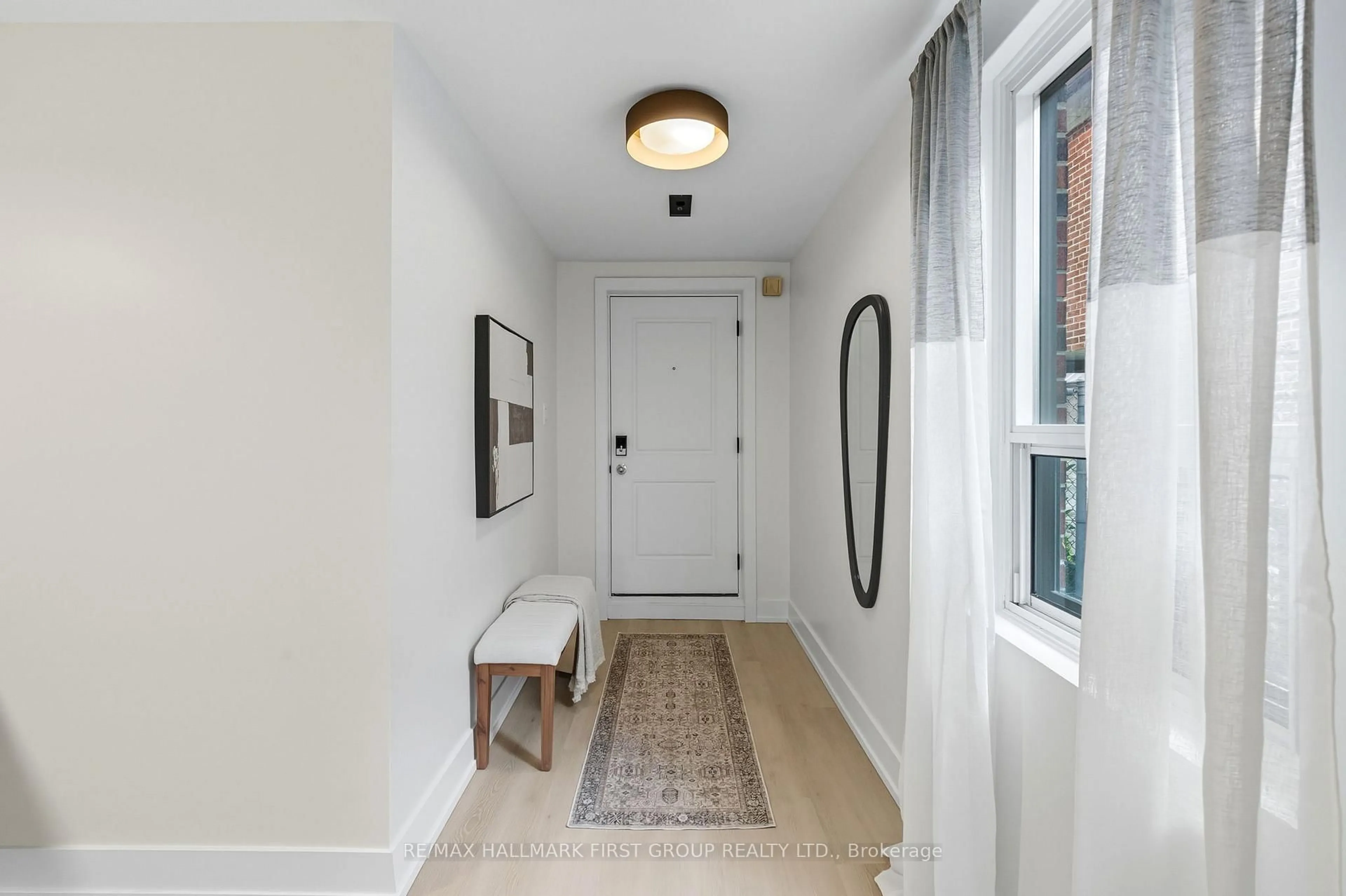 Indoor entryway for 194 Fairglen Ave, Toronto Ontario M1W 1B1