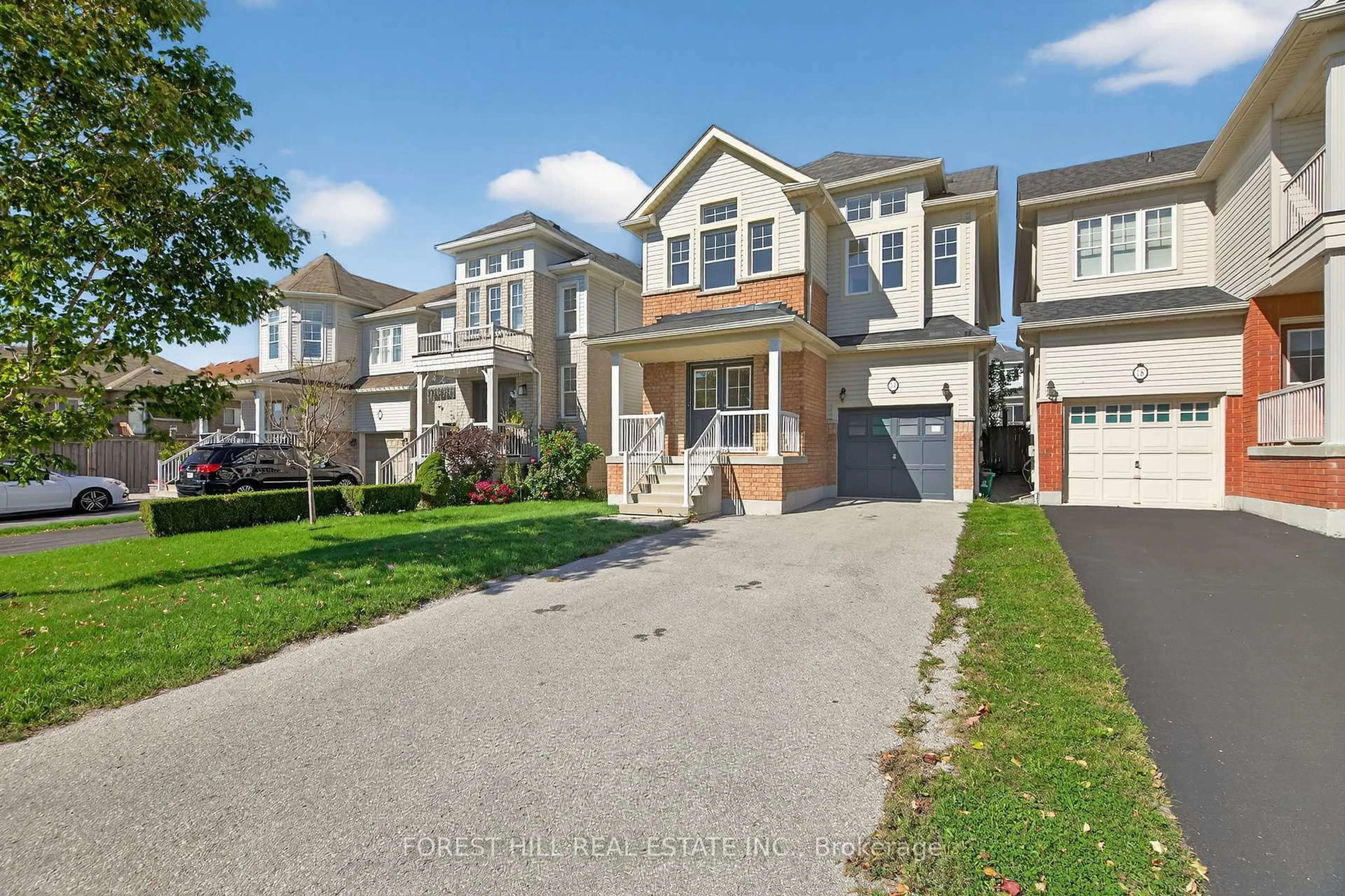 A pic from outside/outdoor area/front of a property/back of a property/a pic from drone, street for 14 Dewell Cres, Clarington Ontario L1E 0B7