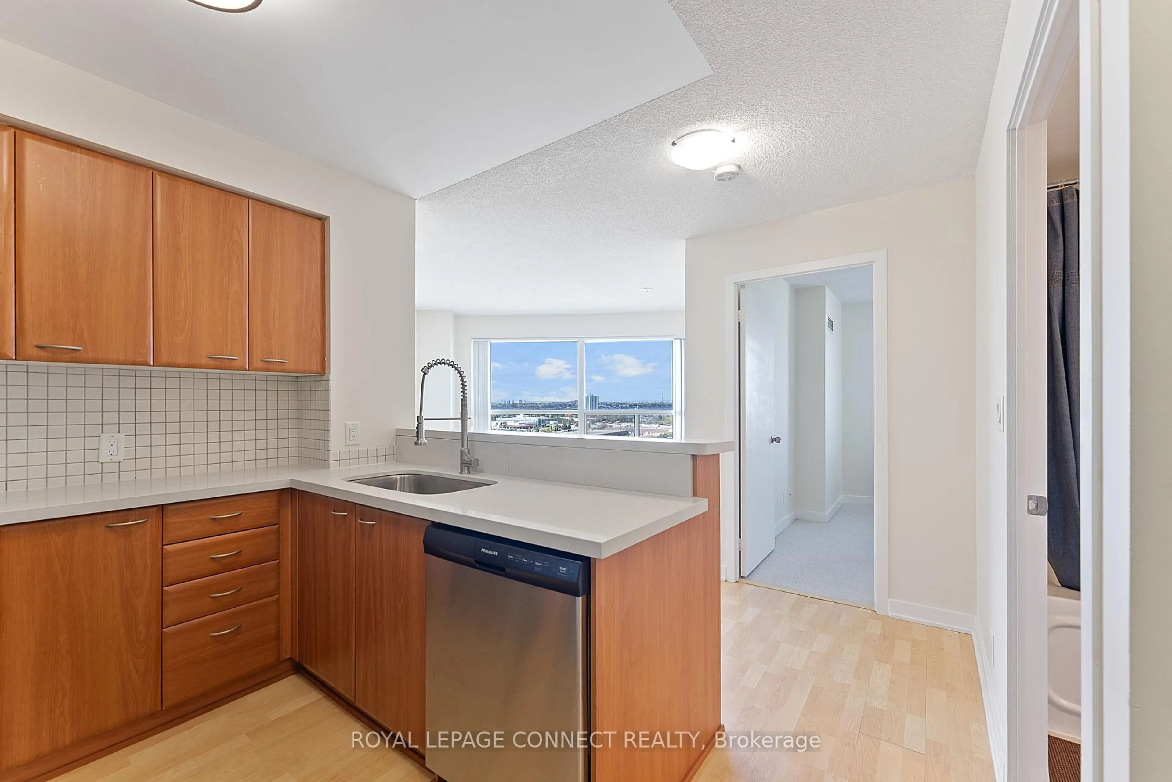 Standard kitchen, unknown for 36 Lee Centre Dr #1712, Toronto Ontario M1H 3K2