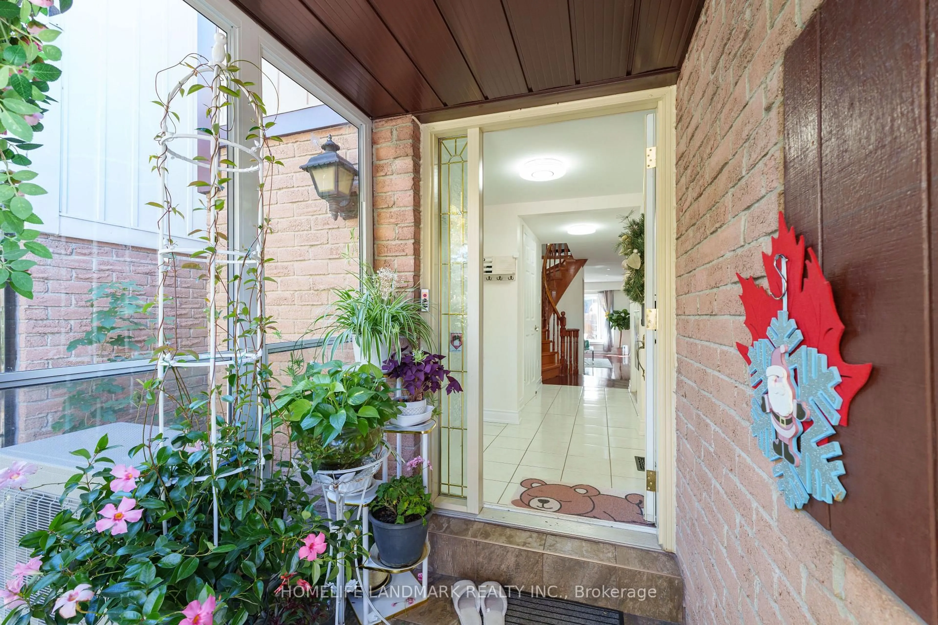Indoor entryway for 20 Croach Cres, Toronto Ontario M1S 4J1