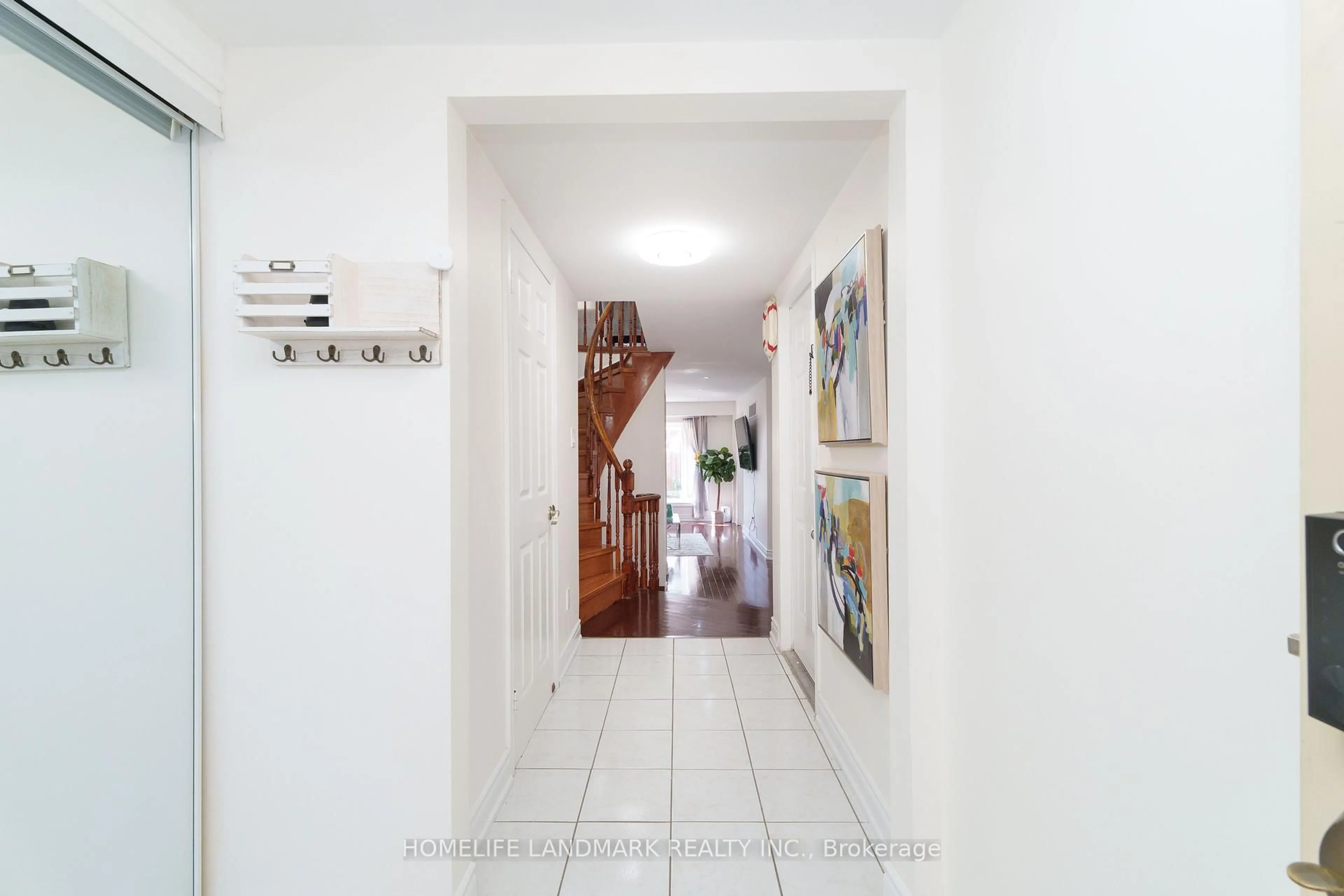 Indoor foyer for 20 Croach Cres, Toronto Ontario M1S 4J1