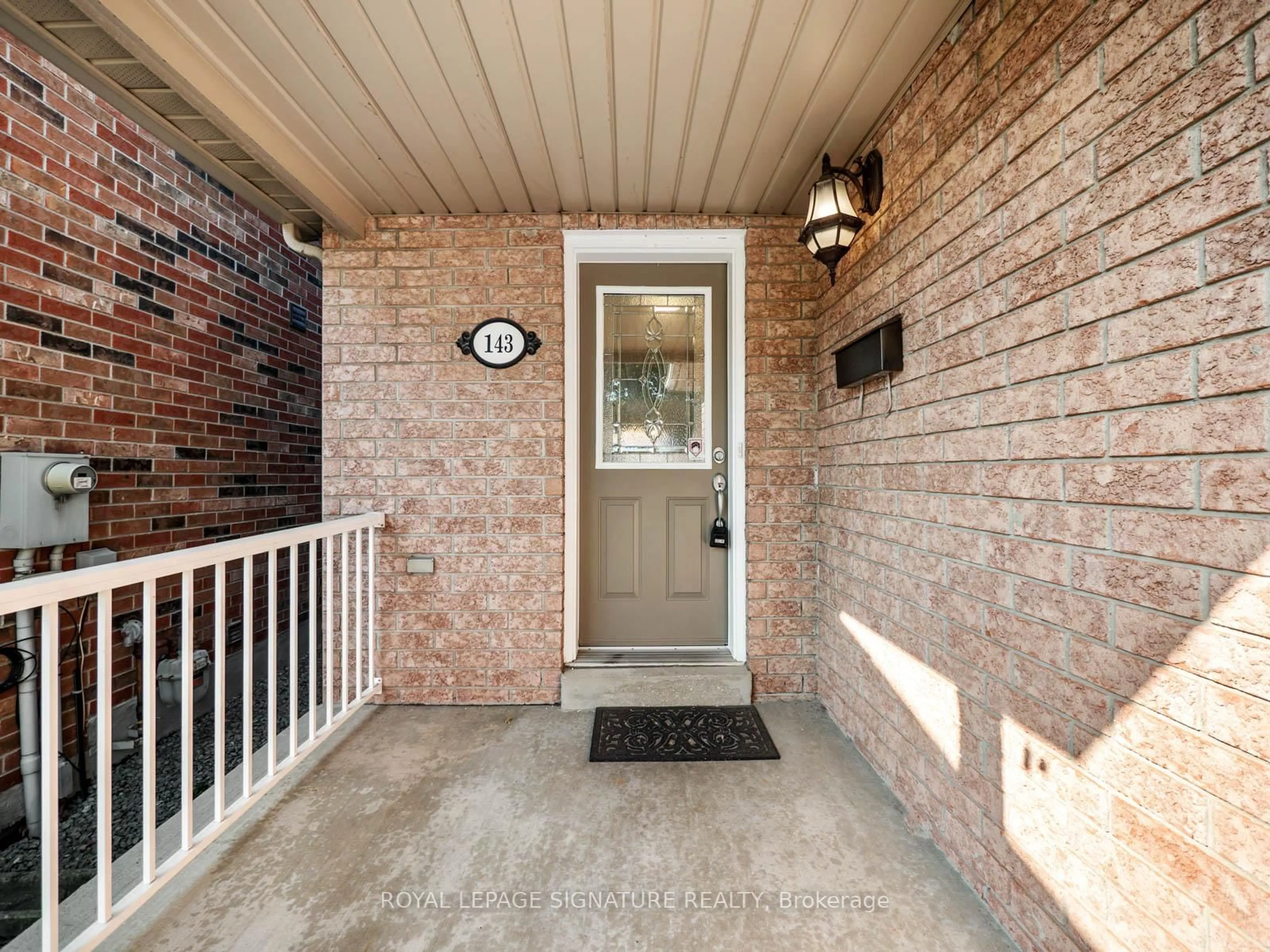 Indoor entryway for 143 Bonspiel Dr, Toronto Ontario M1E 5K5