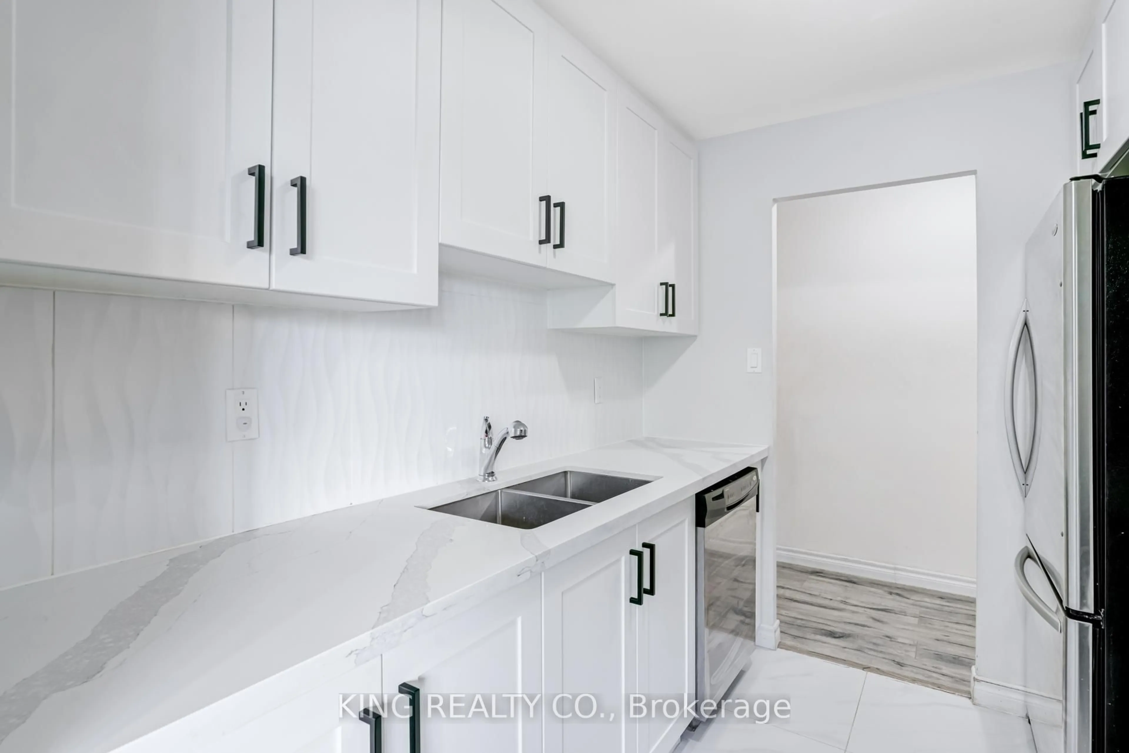 Standard kitchen, unknown for 936 Glen St #512, Oshawa Ontario L1J 5Z7