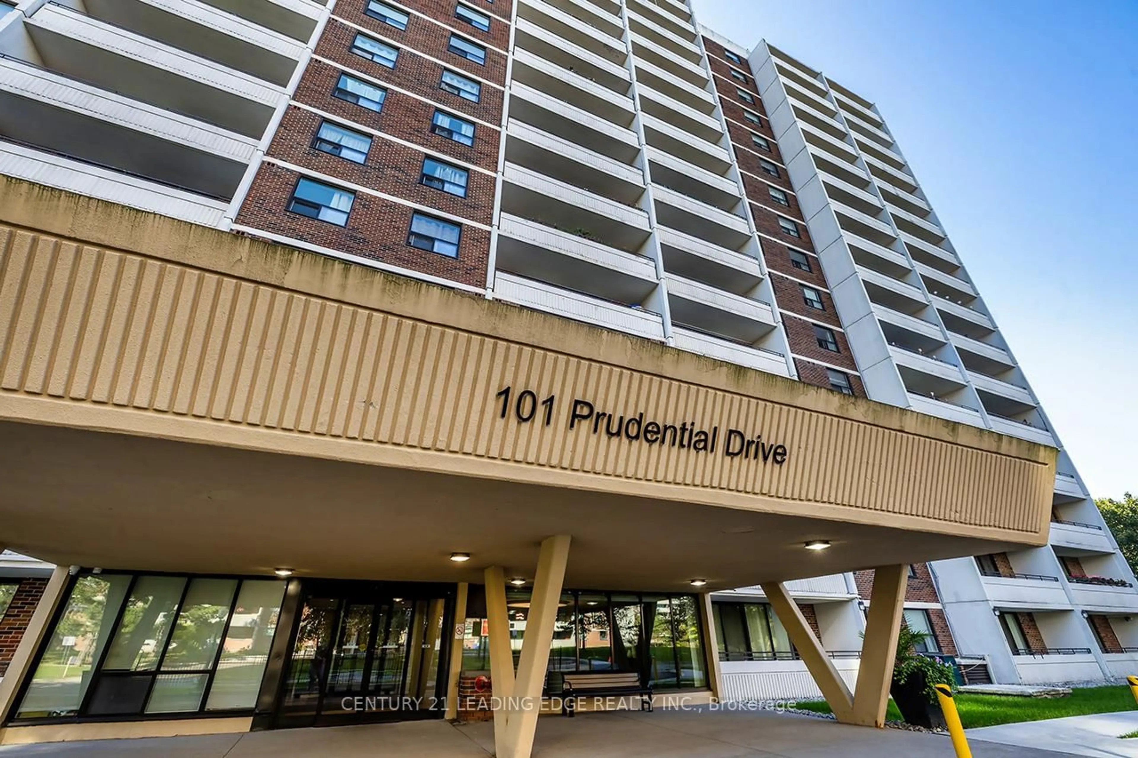 Indoor foyer for 101 Prudential Dr #304, Toronto Ontario M1P 4S5