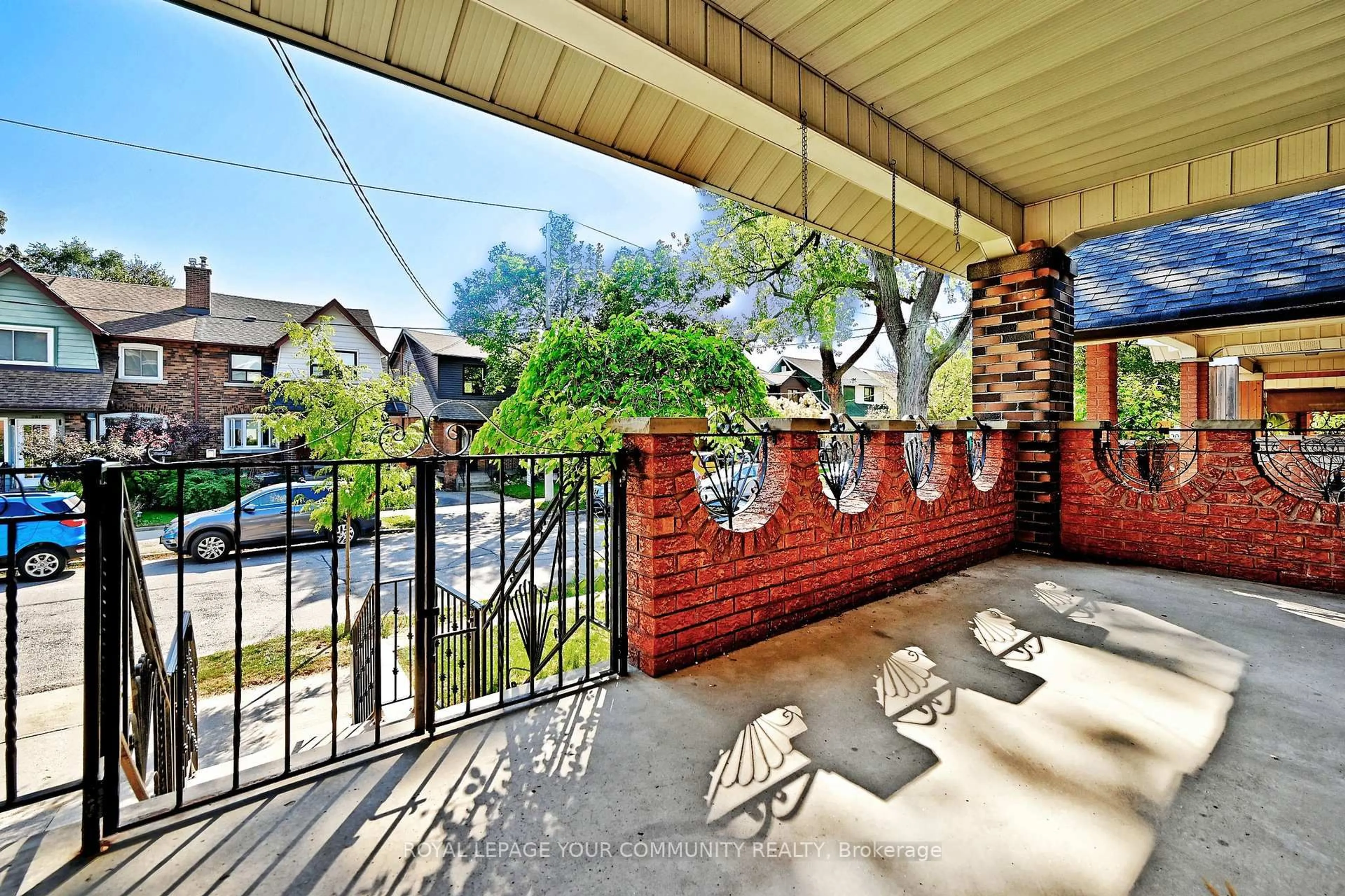 Patio, street for 284 Wolverleigh Blvd, Toronto Ontario M4C 1S4