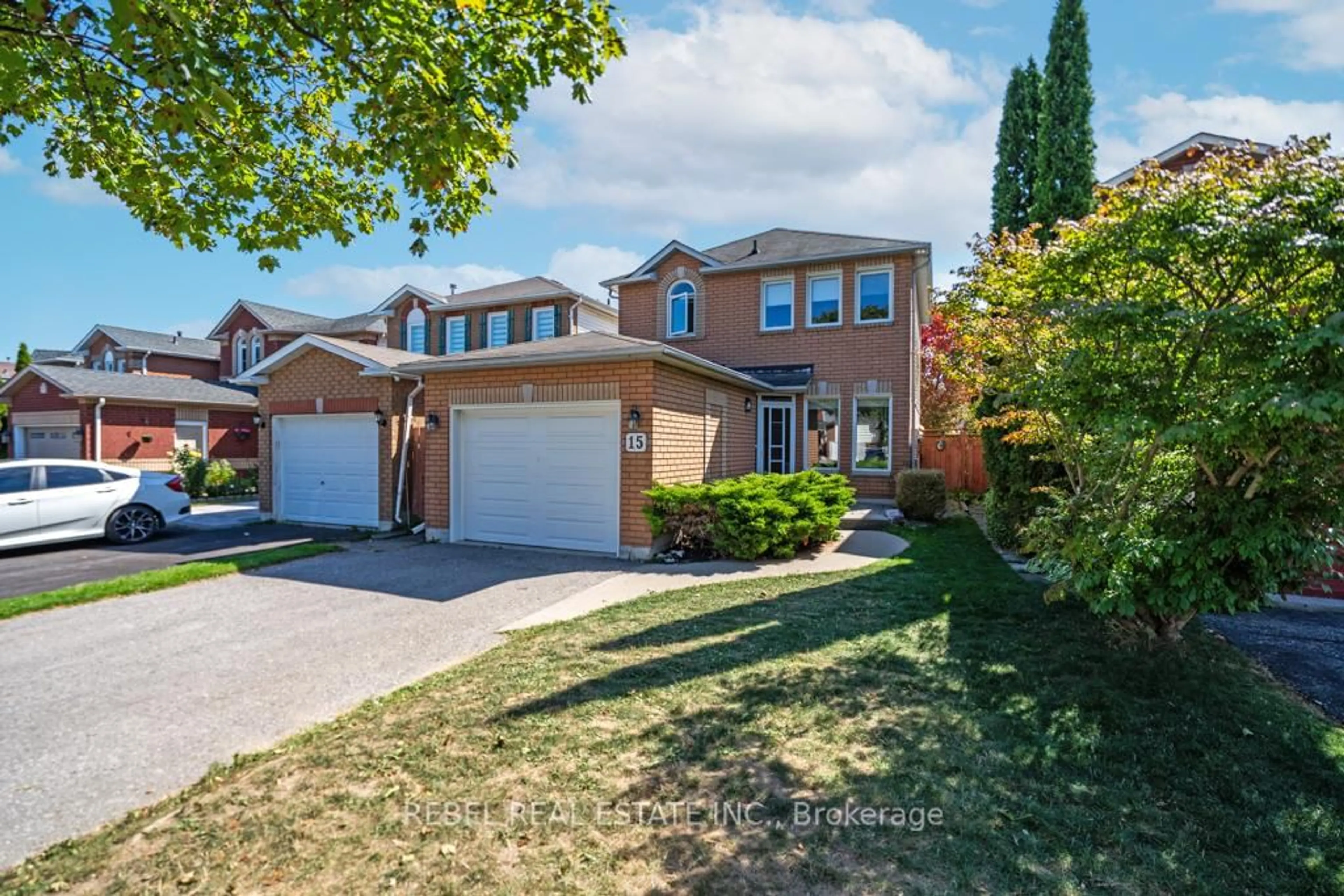 A pic from outside/outdoor area/front of a property/back of a property/a pic from drone, street for 15 John Walter Cres, Clarington Ontario L1E 2W6