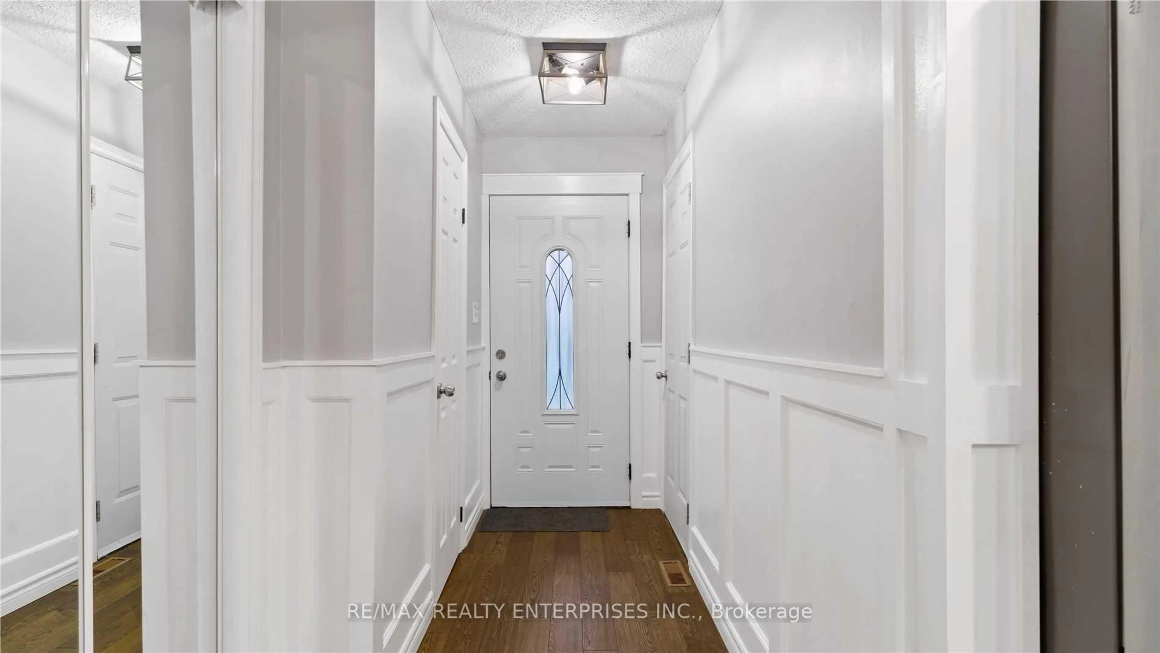 Indoor entryway for 1117 Venus Cres, Oshawa Ontario L1J 6E2