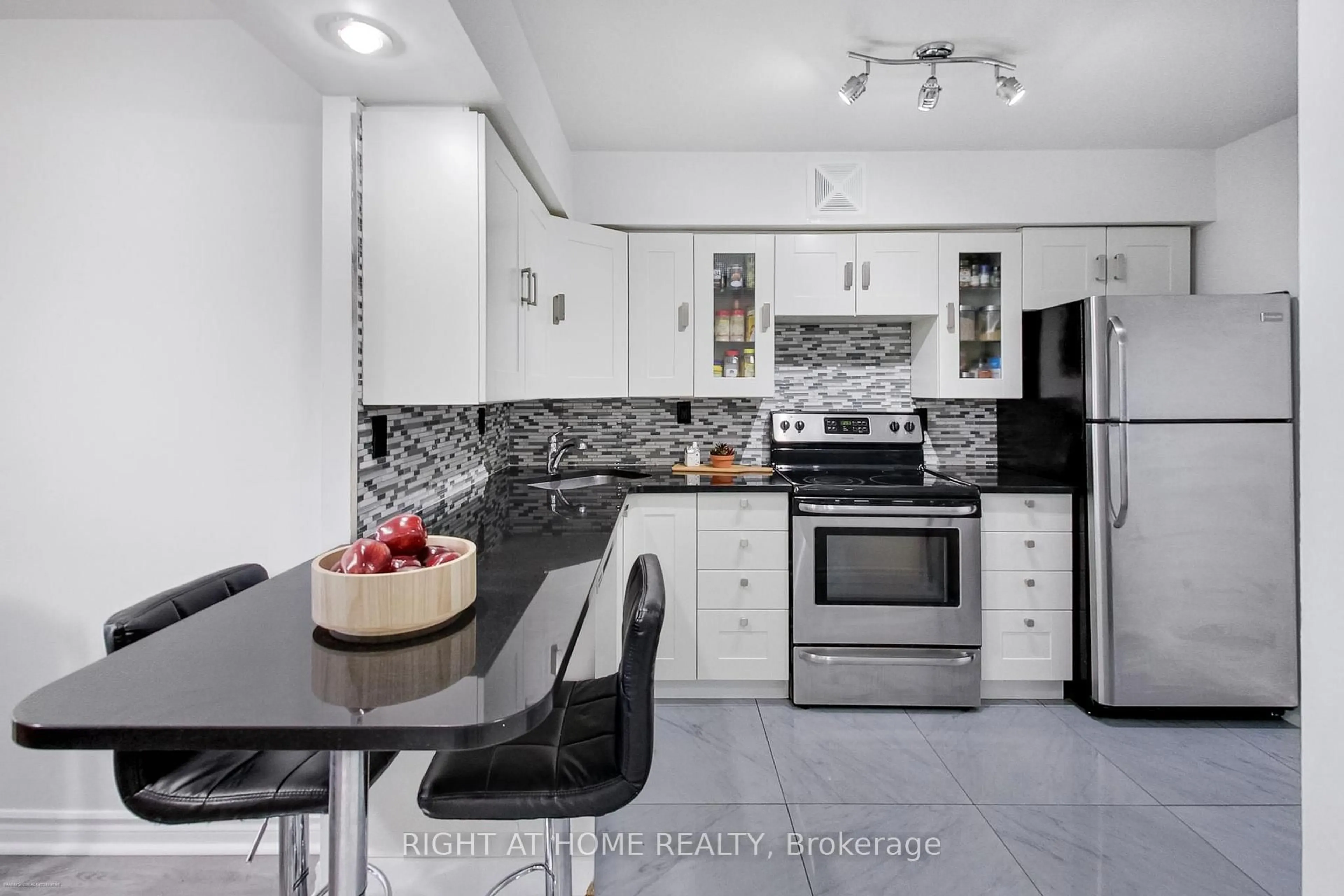 Unknown for 4 Park Vista #1109, Toronto Ontario M4B 3M8