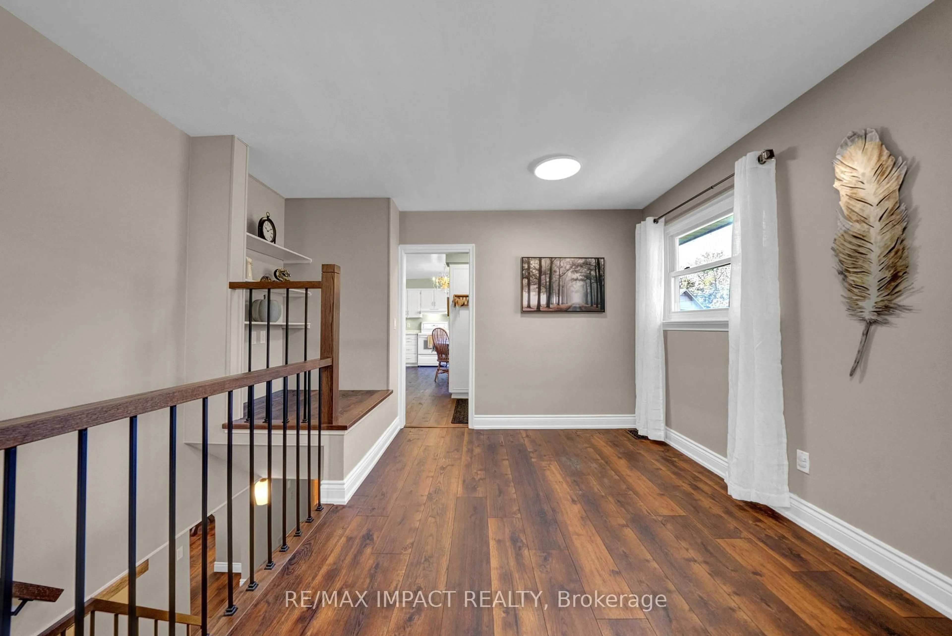 Indoor entryway for 397 Brentwood Ave, Oshawa Ontario L1G 2S7