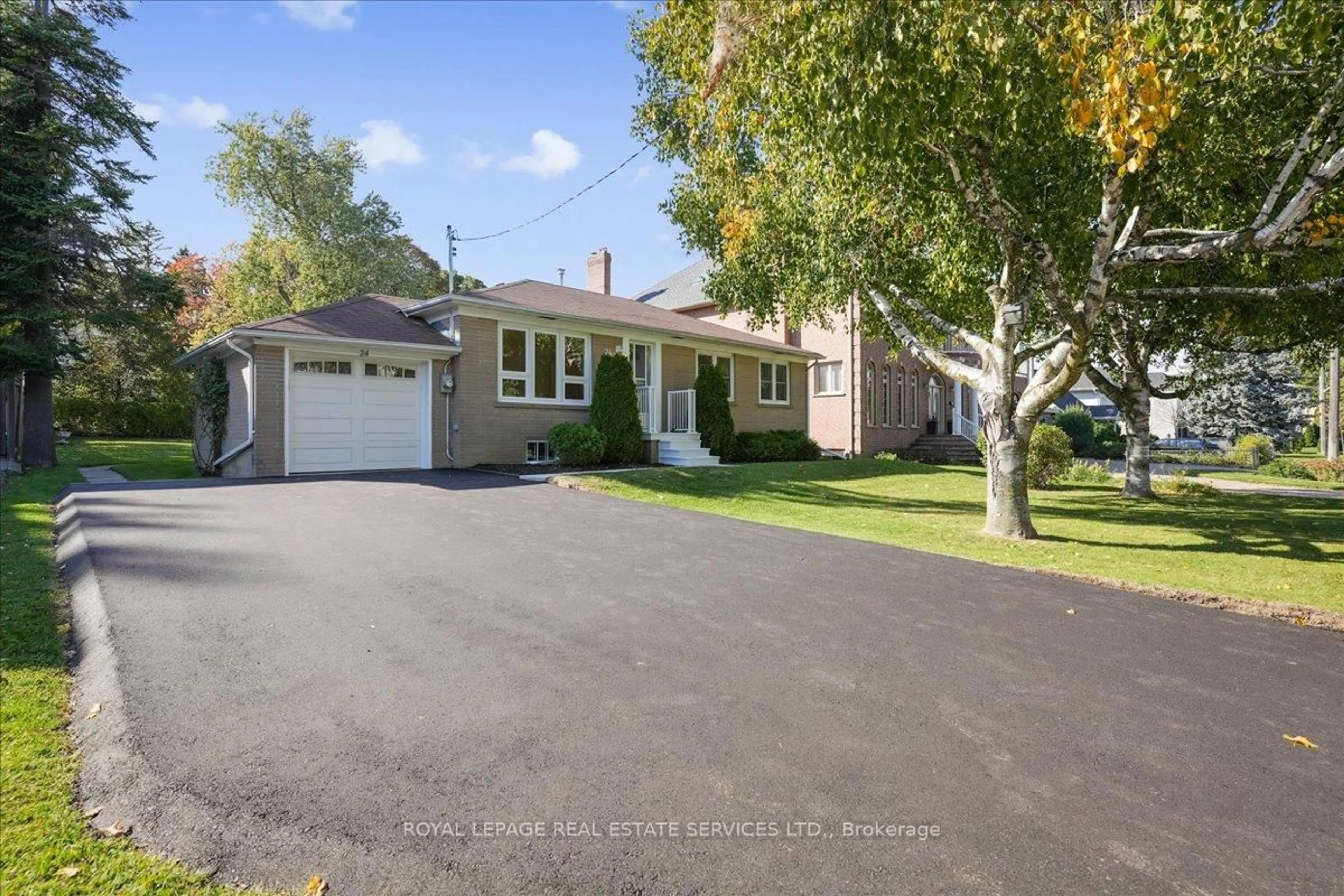 A pic from outside/outdoor area/front of a property/back of a property/a pic from drone, street for 24 Fulham St, Toronto Ontario M1S 2A4