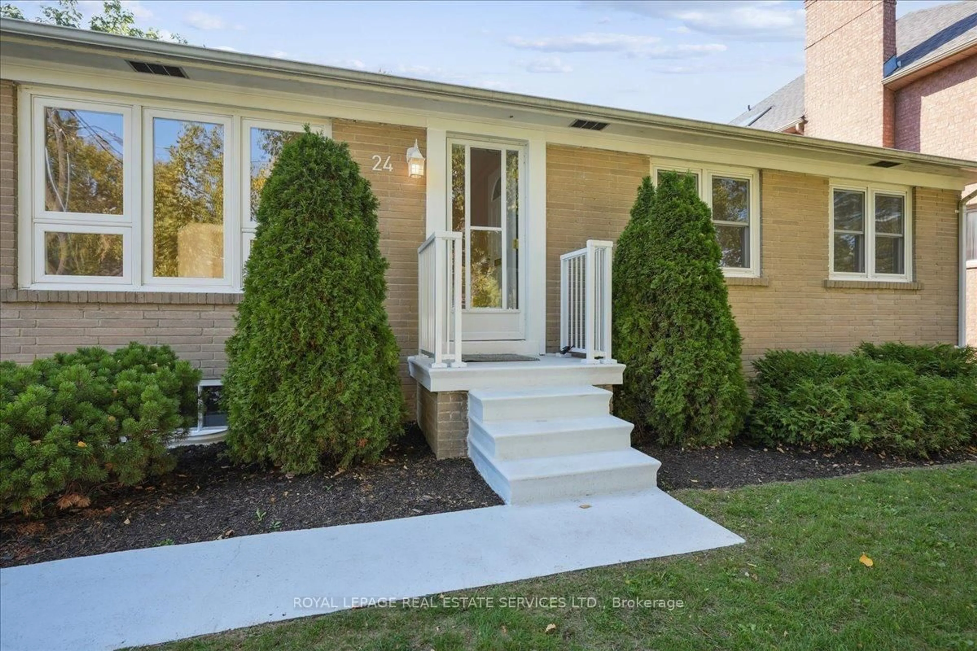 Home with vinyl exterior material, street for 24 Fulham St, Toronto Ontario M1S 2A4