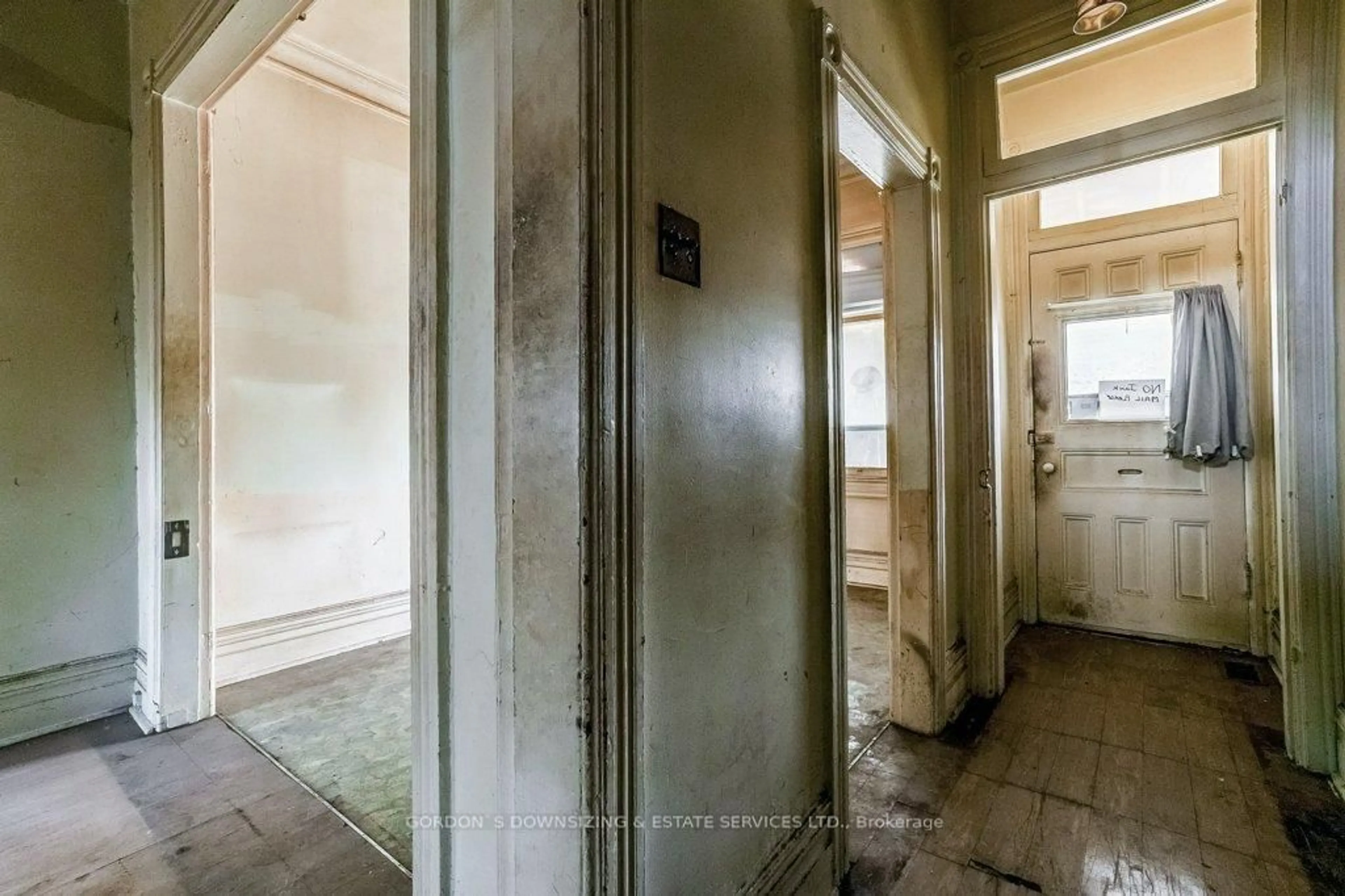 Indoor entryway for 6 Paisley Ave, Toronto Ontario M4M 1N3