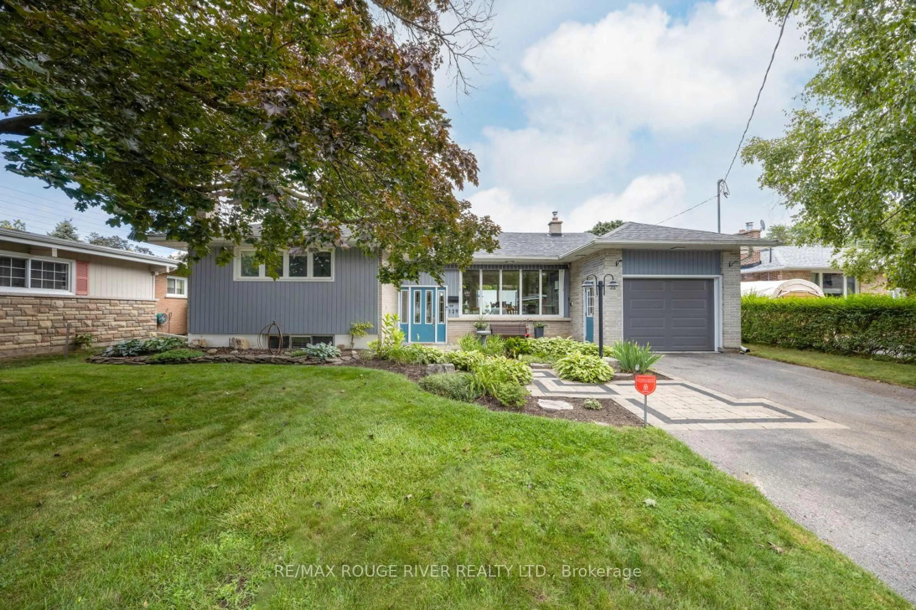 Home with vinyl exterior material, street for 129 Briar Crt, Oshawa Ontario L1G 6M4