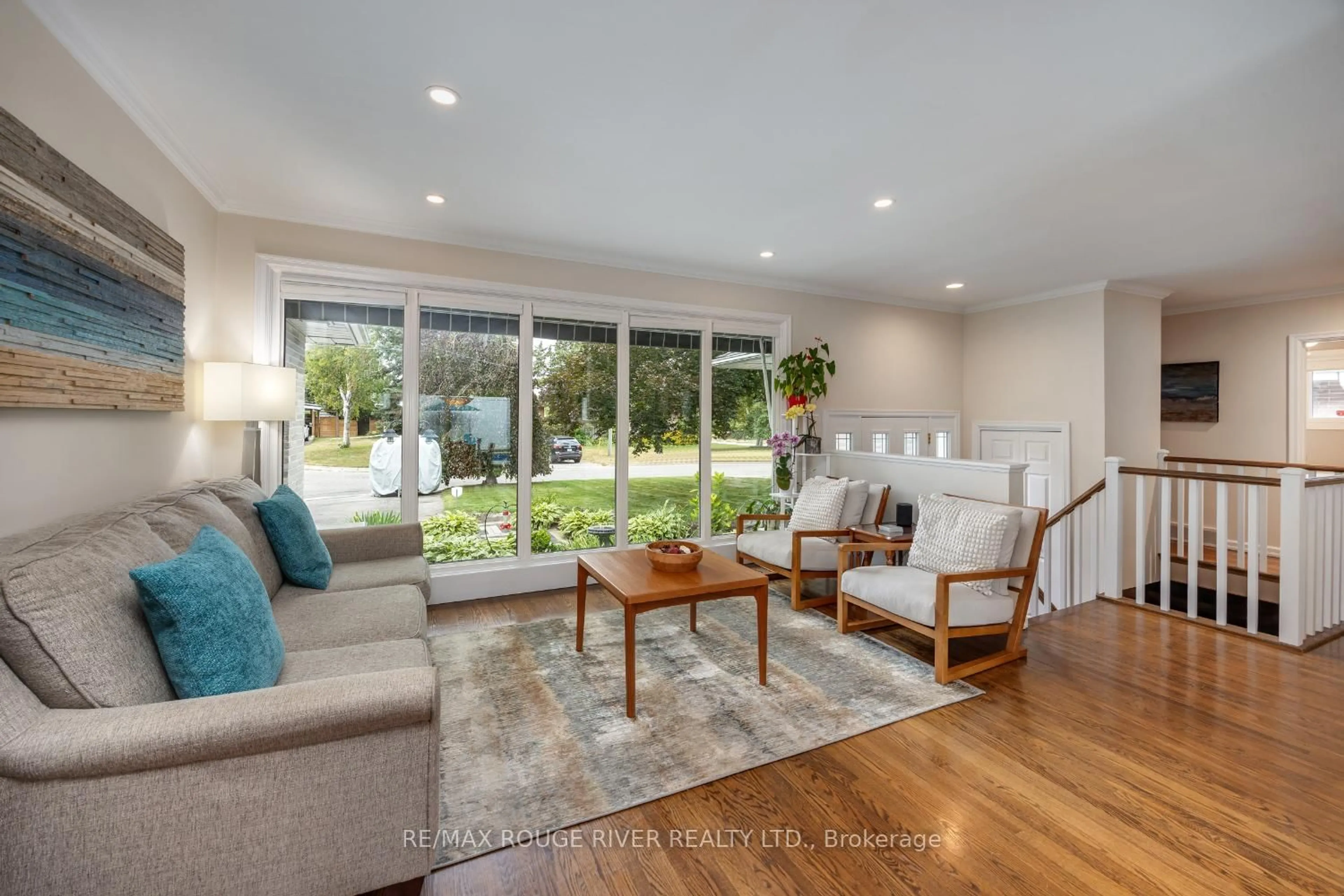 Living room with furniture, unknown for 129 Briar Crt, Oshawa Ontario L1G 6M4
