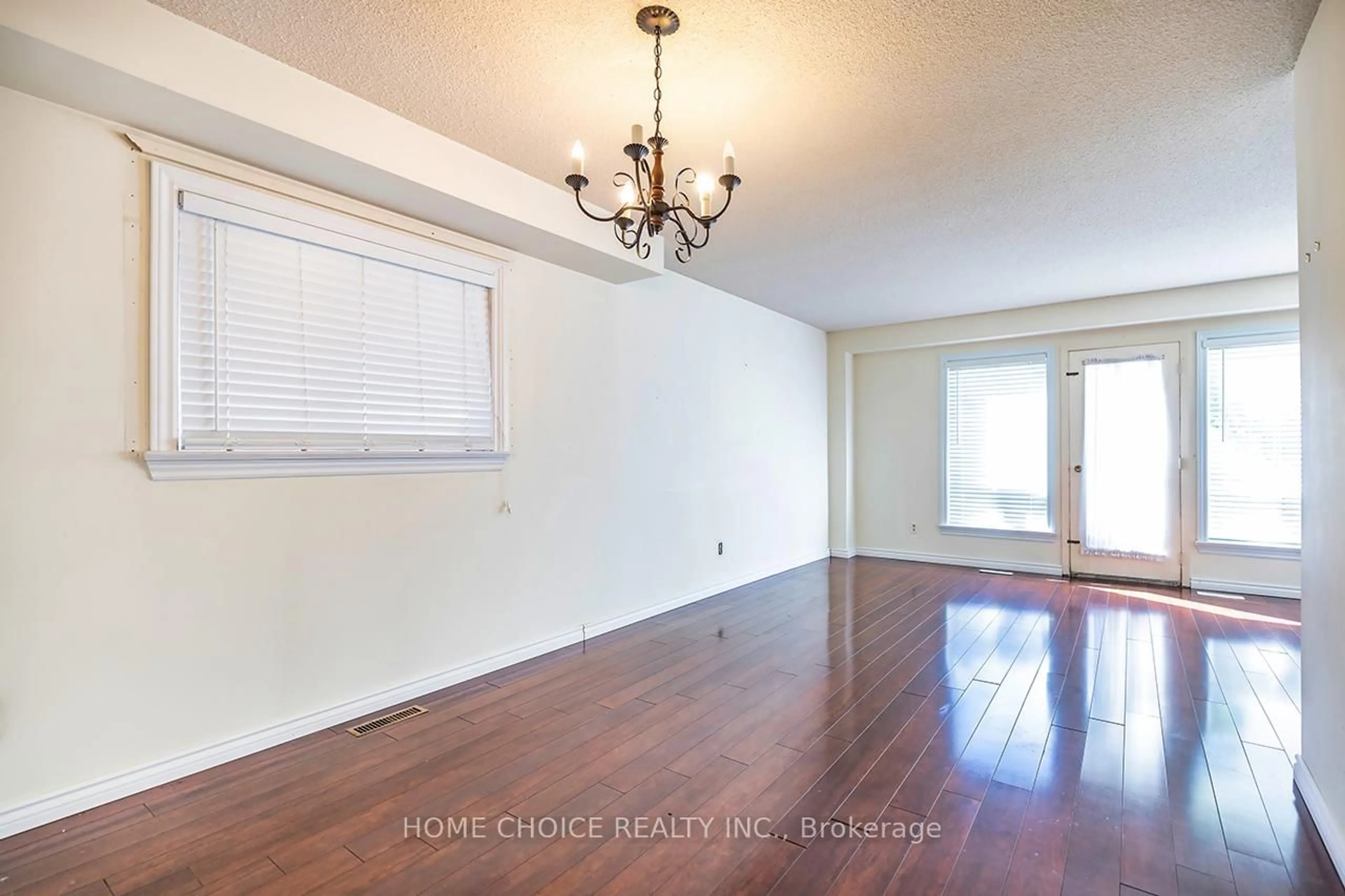 A pic of a room for 324 Grandview St, Oshawa Ontario L1H 7C7