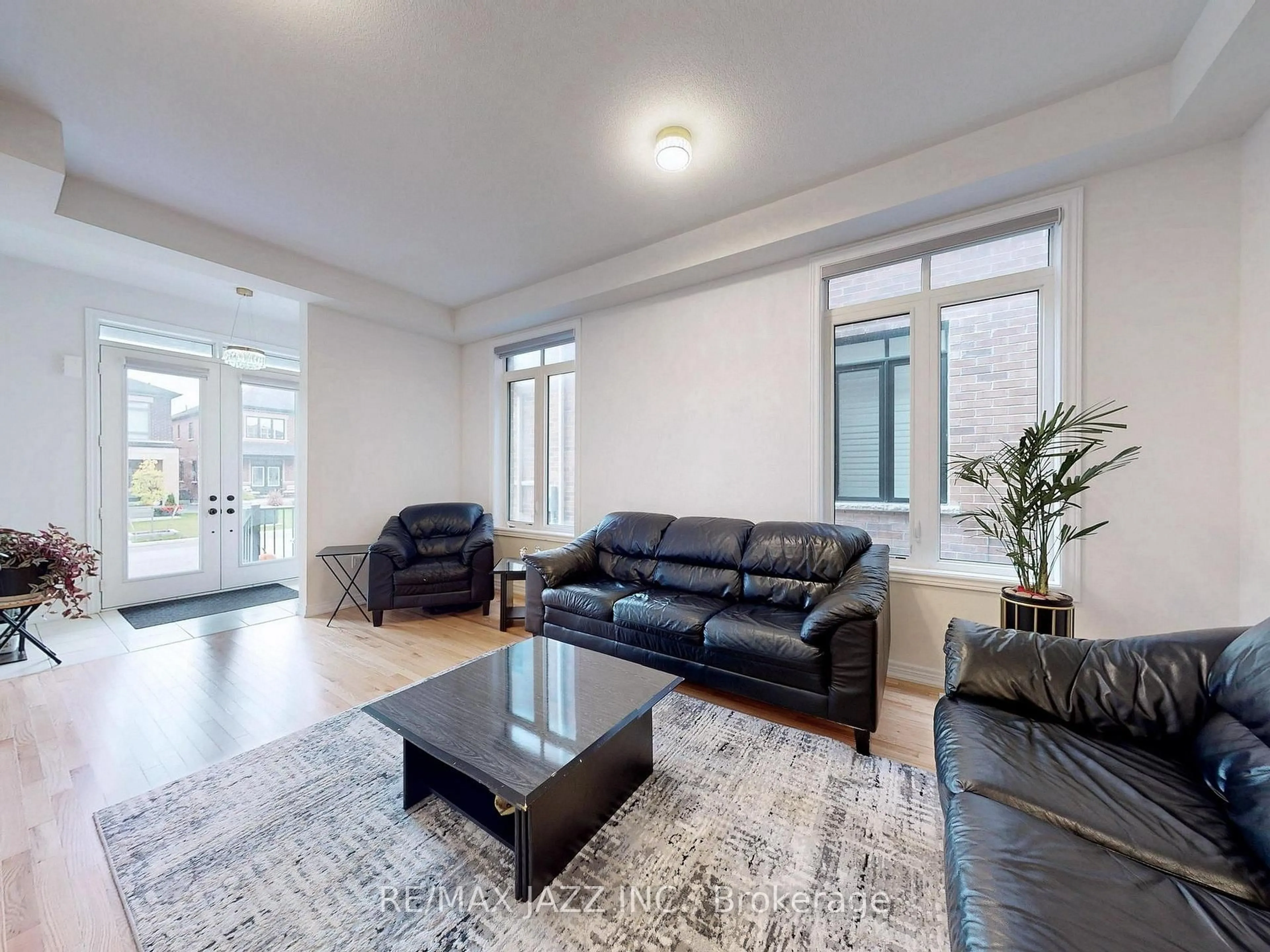 Living room with furniture, unknown for 1280 Amherst Gate, Oshawa Ontario L1L 0T1
