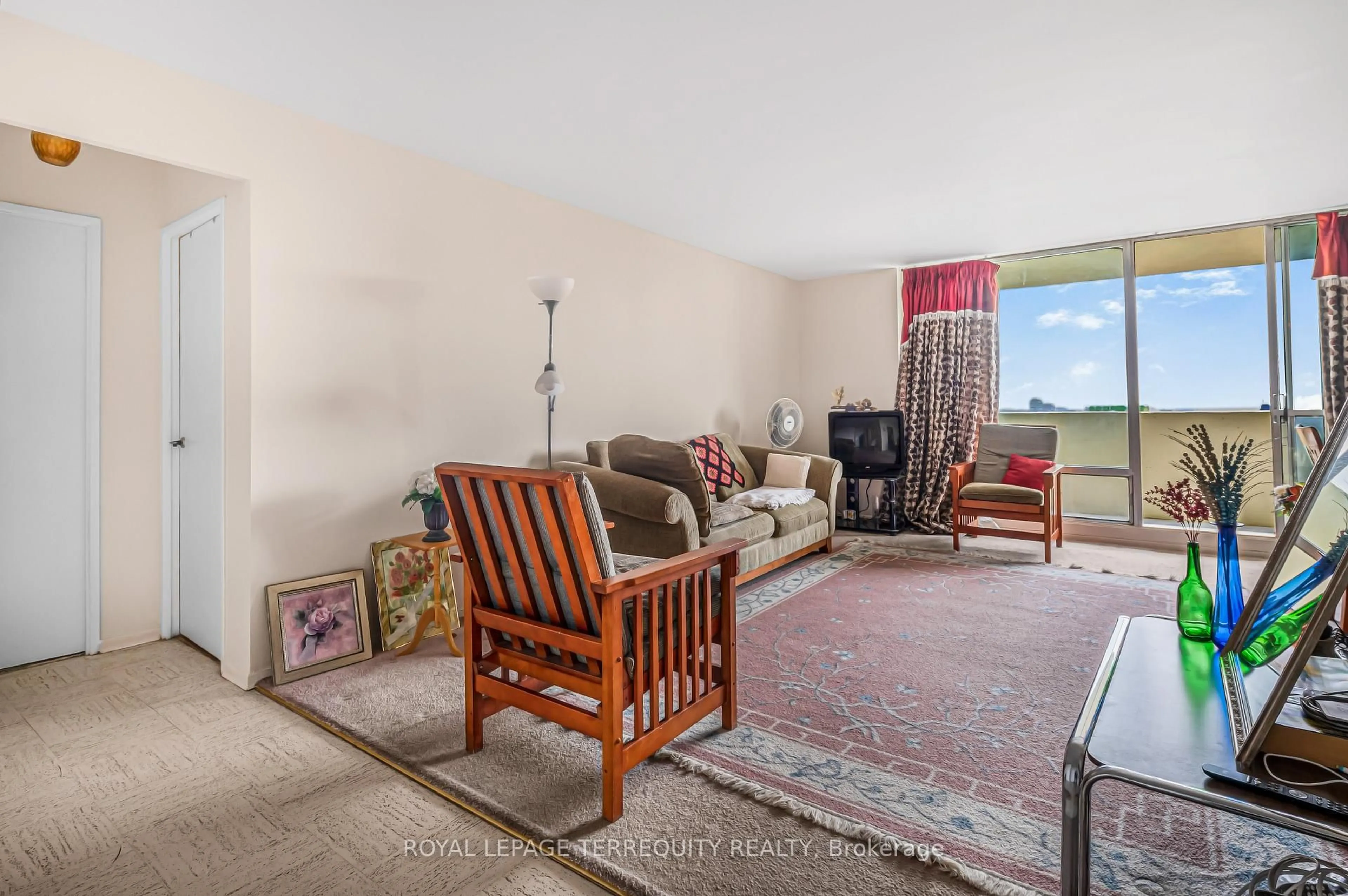 Living room with furniture, carpet floor for 5 Massey Sq #2807, Toronto Ontario M4C 5L6