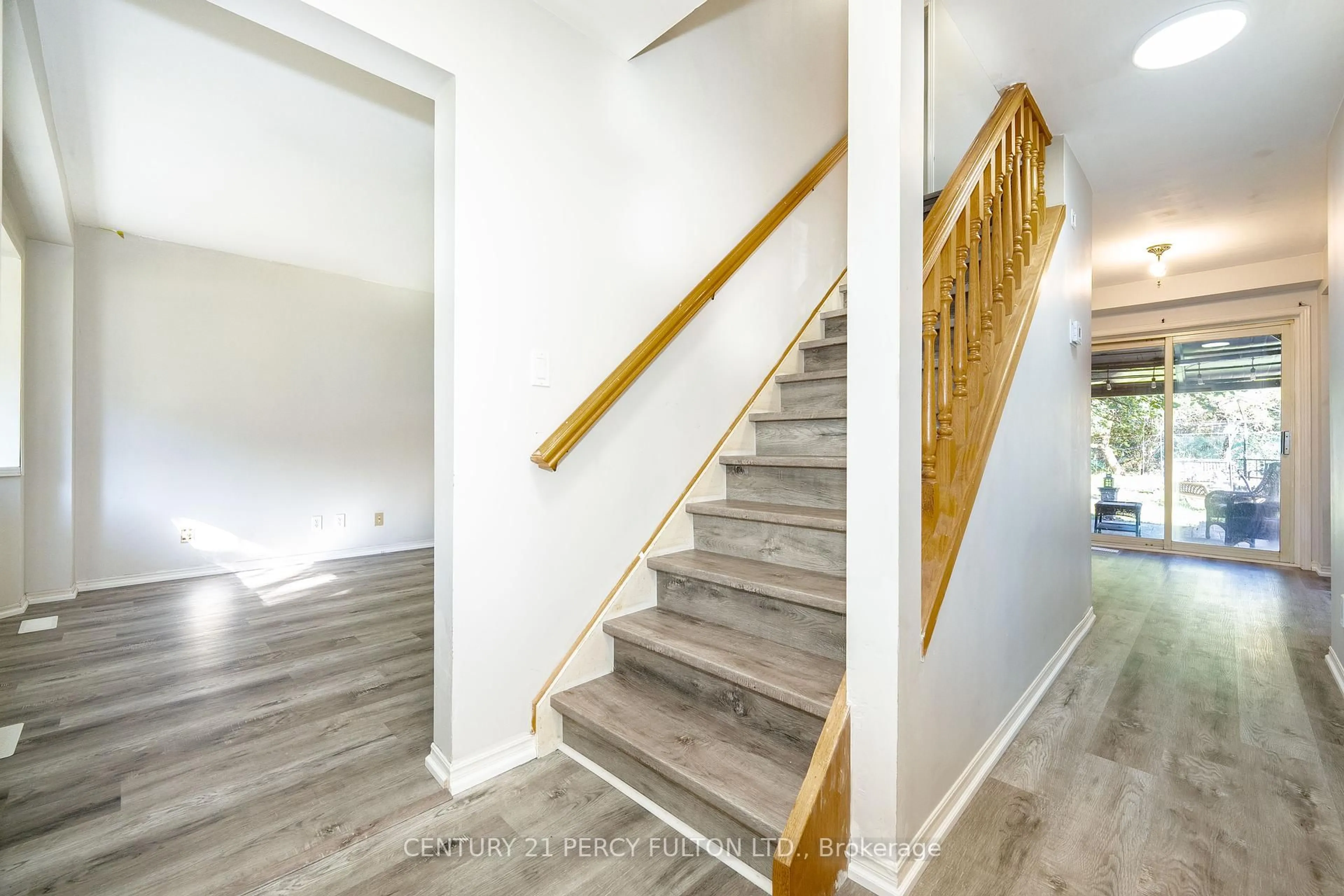 Stairs for 66 Twyn Rivers Dr, Pickering Ontario L1V 6L1
