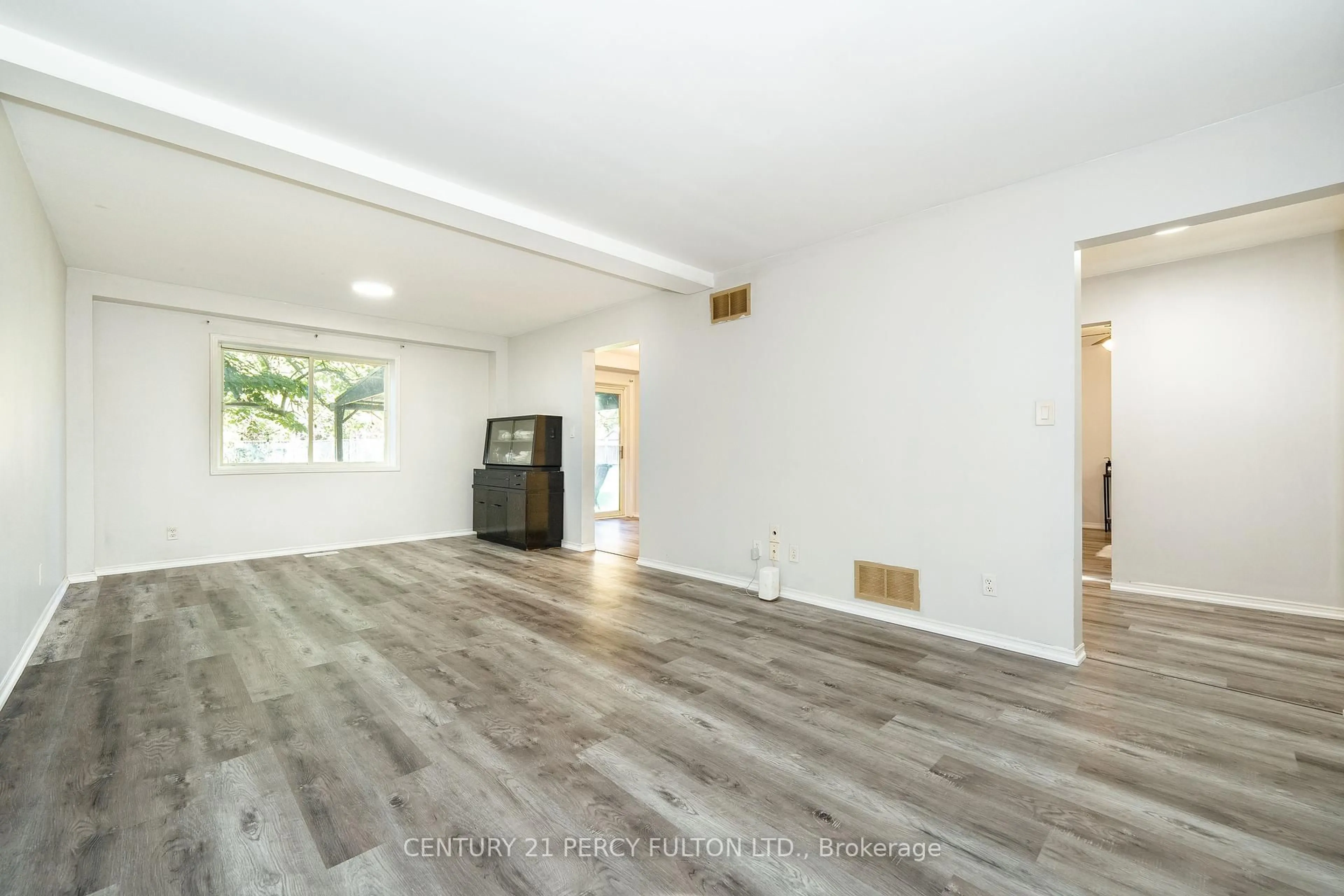 A pic of a room for 66 Twyn Rivers Dr, Pickering Ontario L1V 6L1