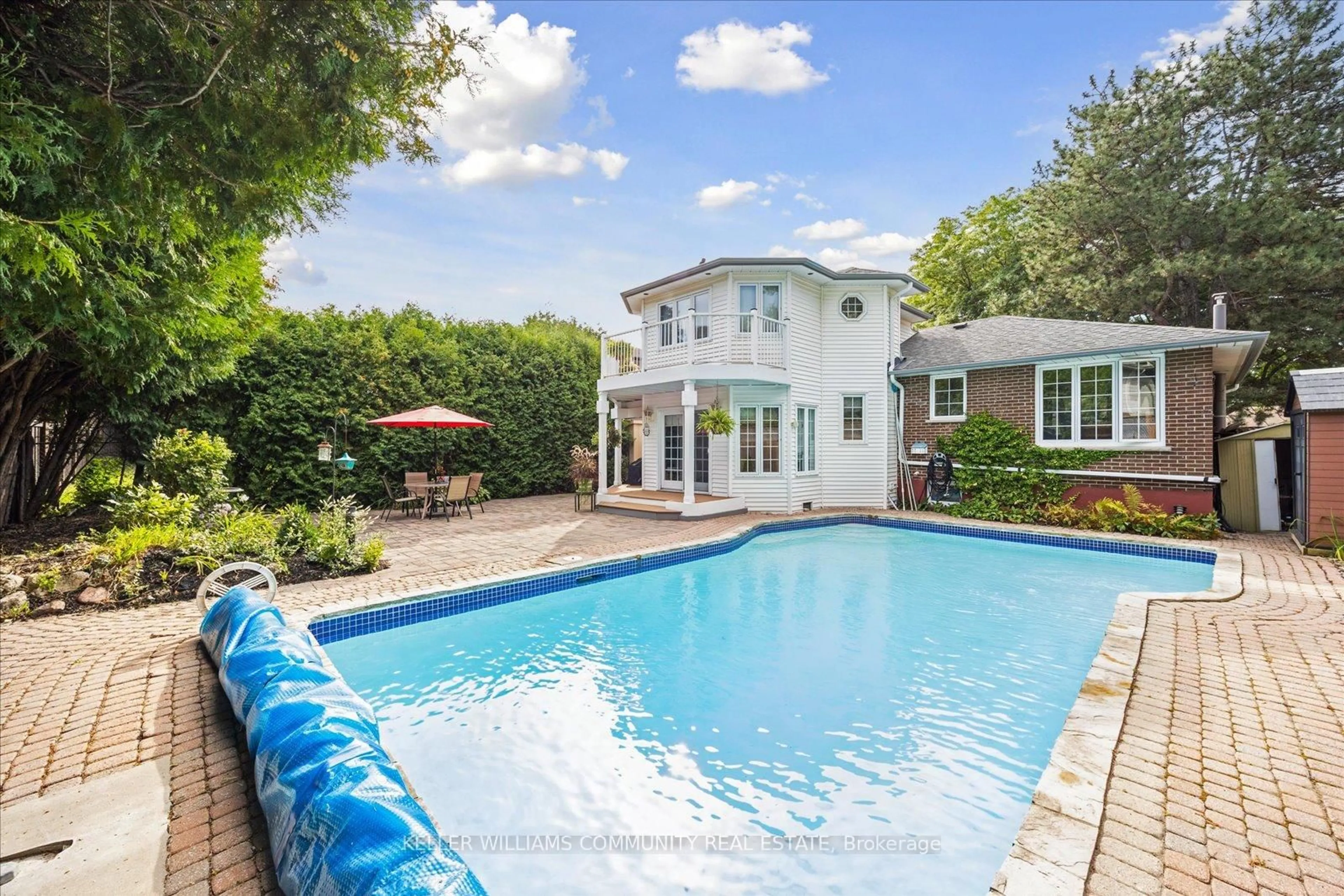 Pool for 208 Marigold Ave, Oshawa Ontario L1G 3G3