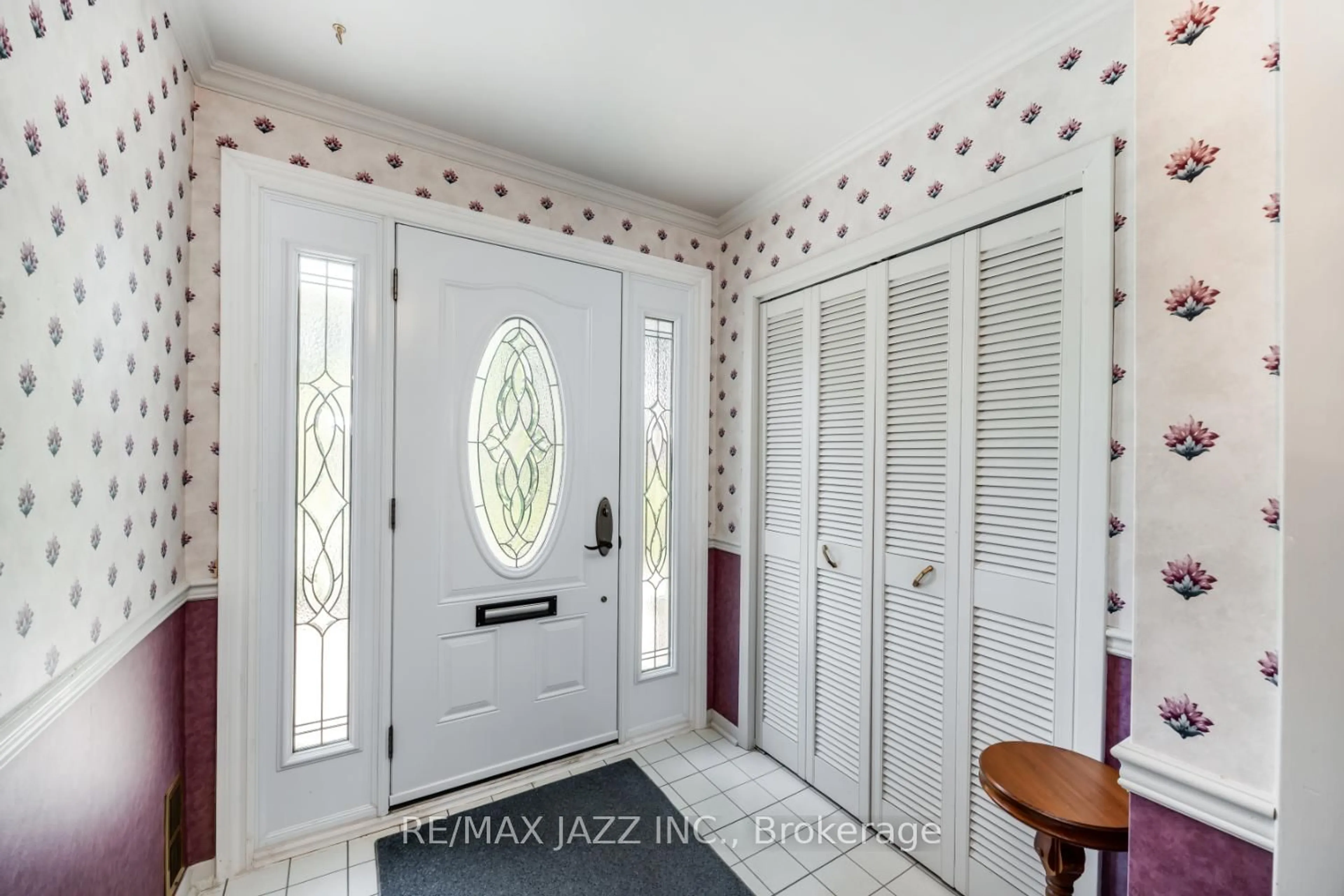 Indoor entryway for 1171 Northridge St, Oshawa Ontario L1G 3P3