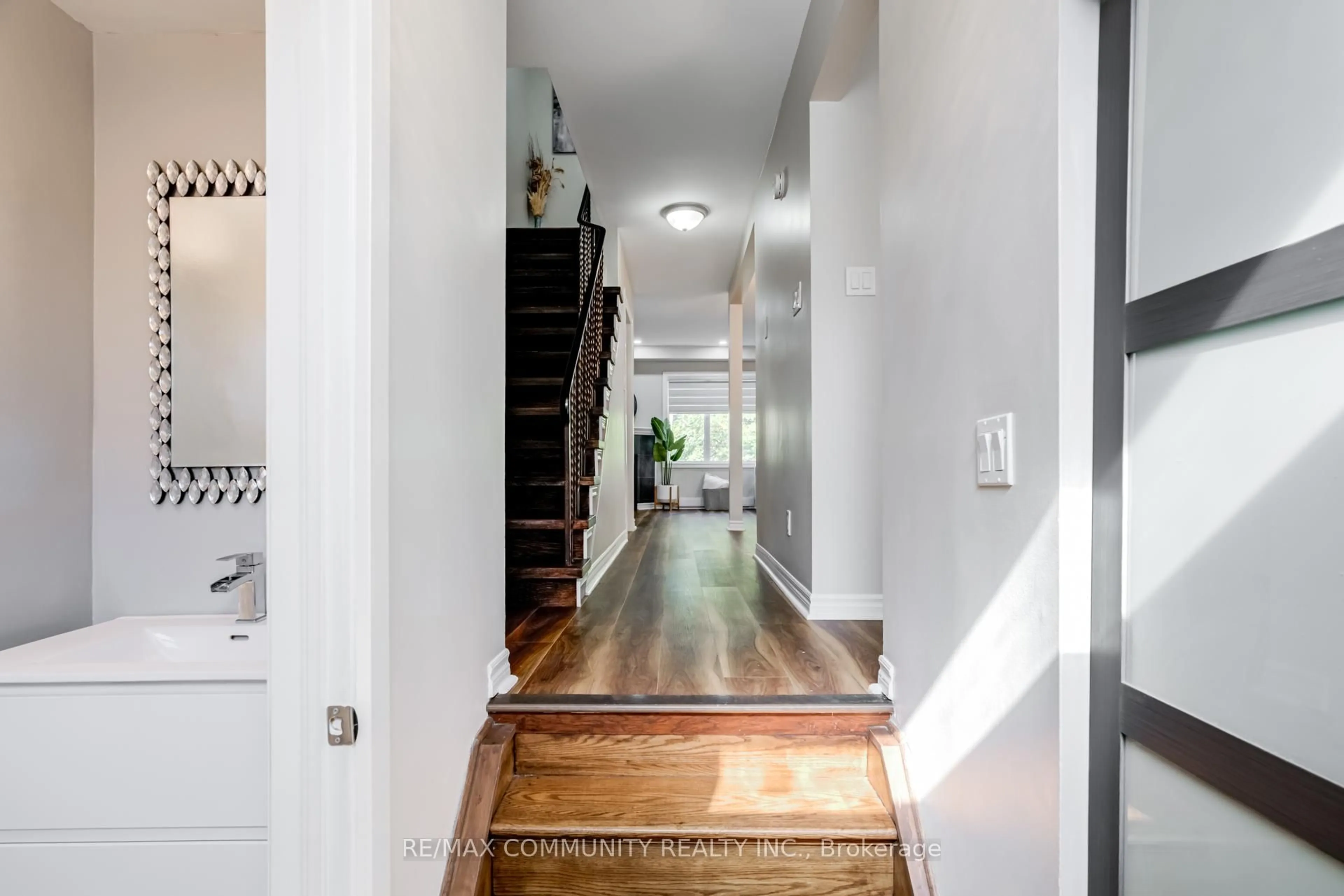 Indoor entryway for 1945 Denmar Rd #68, Pickering Ontario L1V 3E2