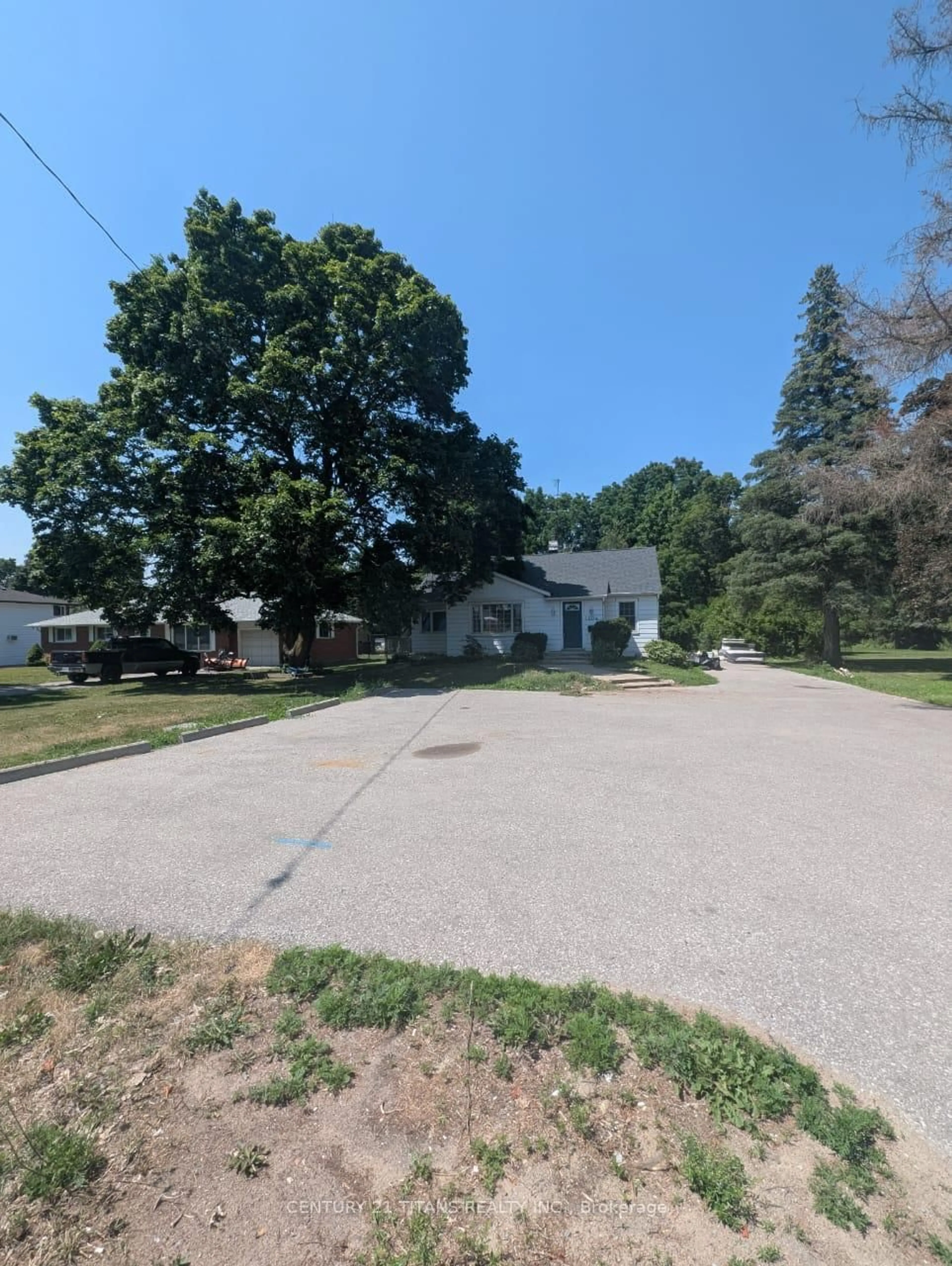 A pic from outside/outdoor area/front of a property/back of a property/a pic from drone, street for 1604 Hwy 2 Rd, Clarington Ontario L1E 2R7