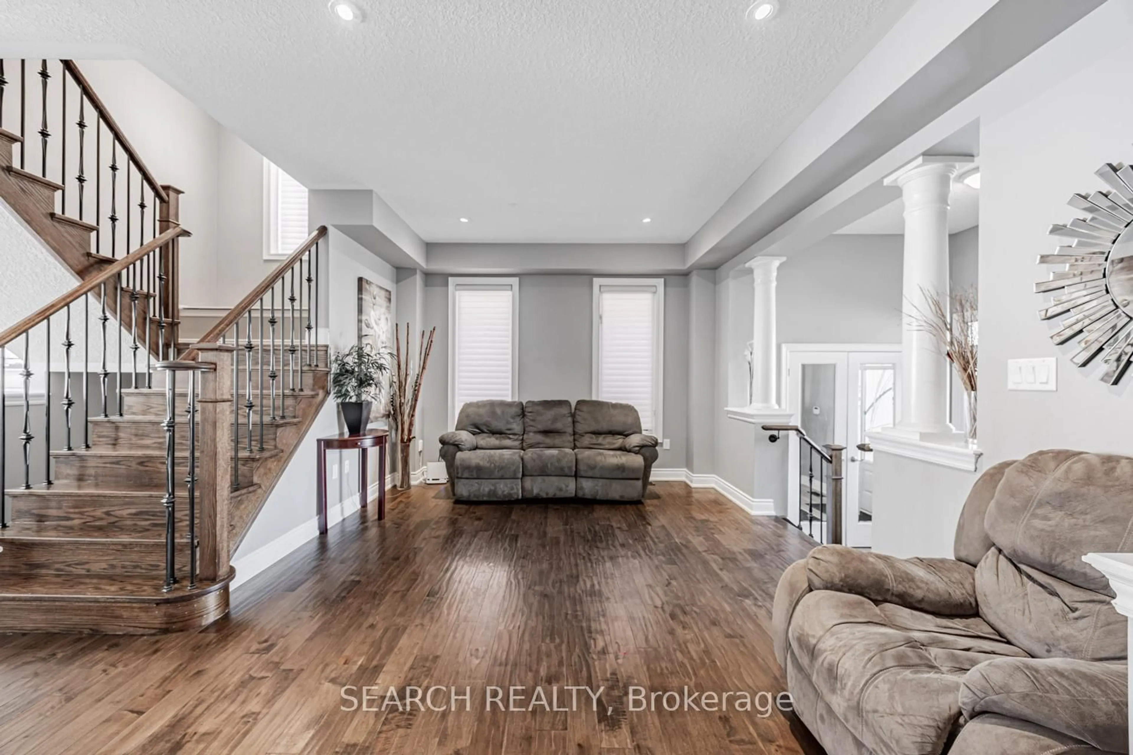 Indoor entryway for 11 Elmer Adams Dr, Clarington Ontario L1E 0G8