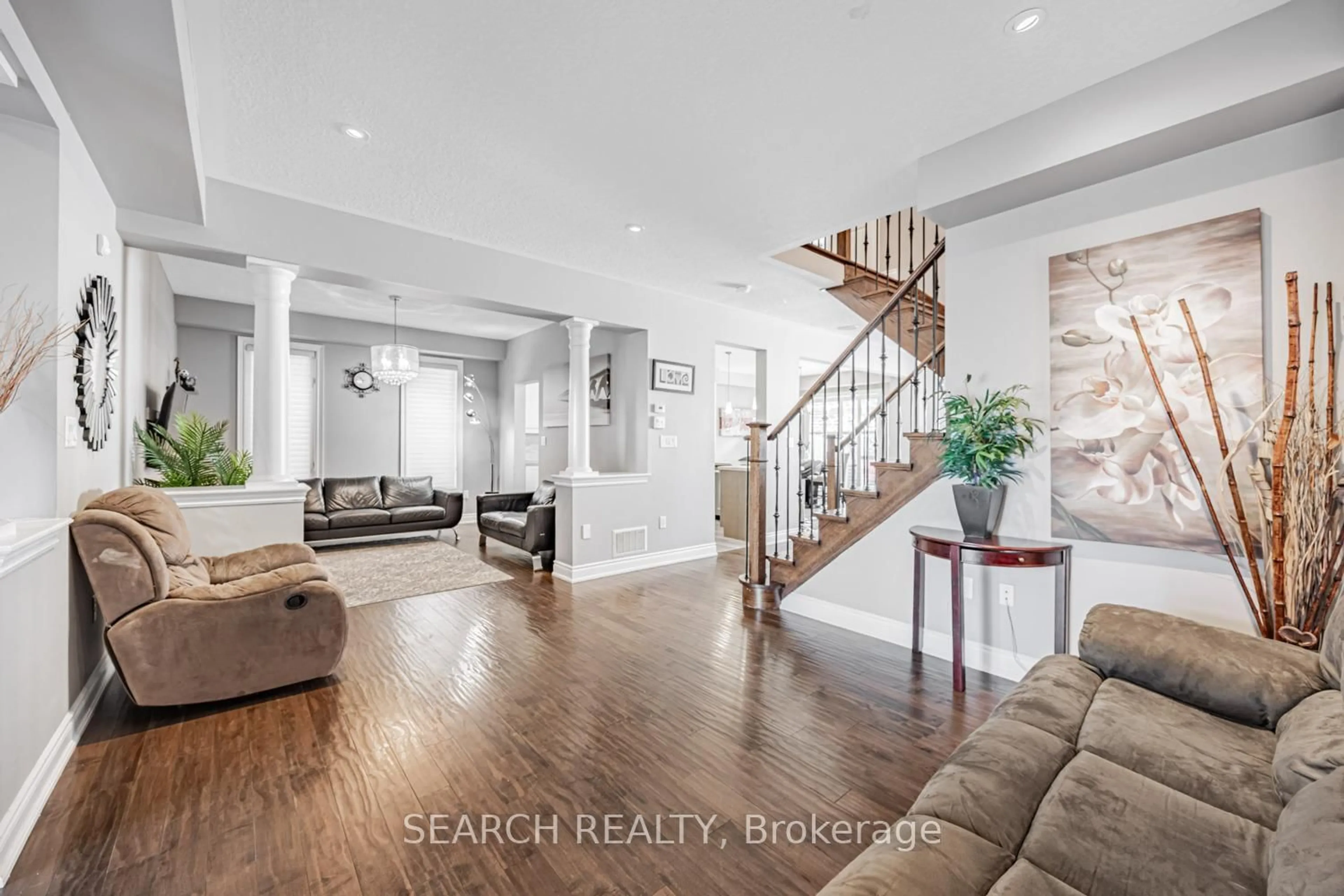 Indoor entryway for 11 Elmer Adams Dr, Clarington Ontario L1E 0G8