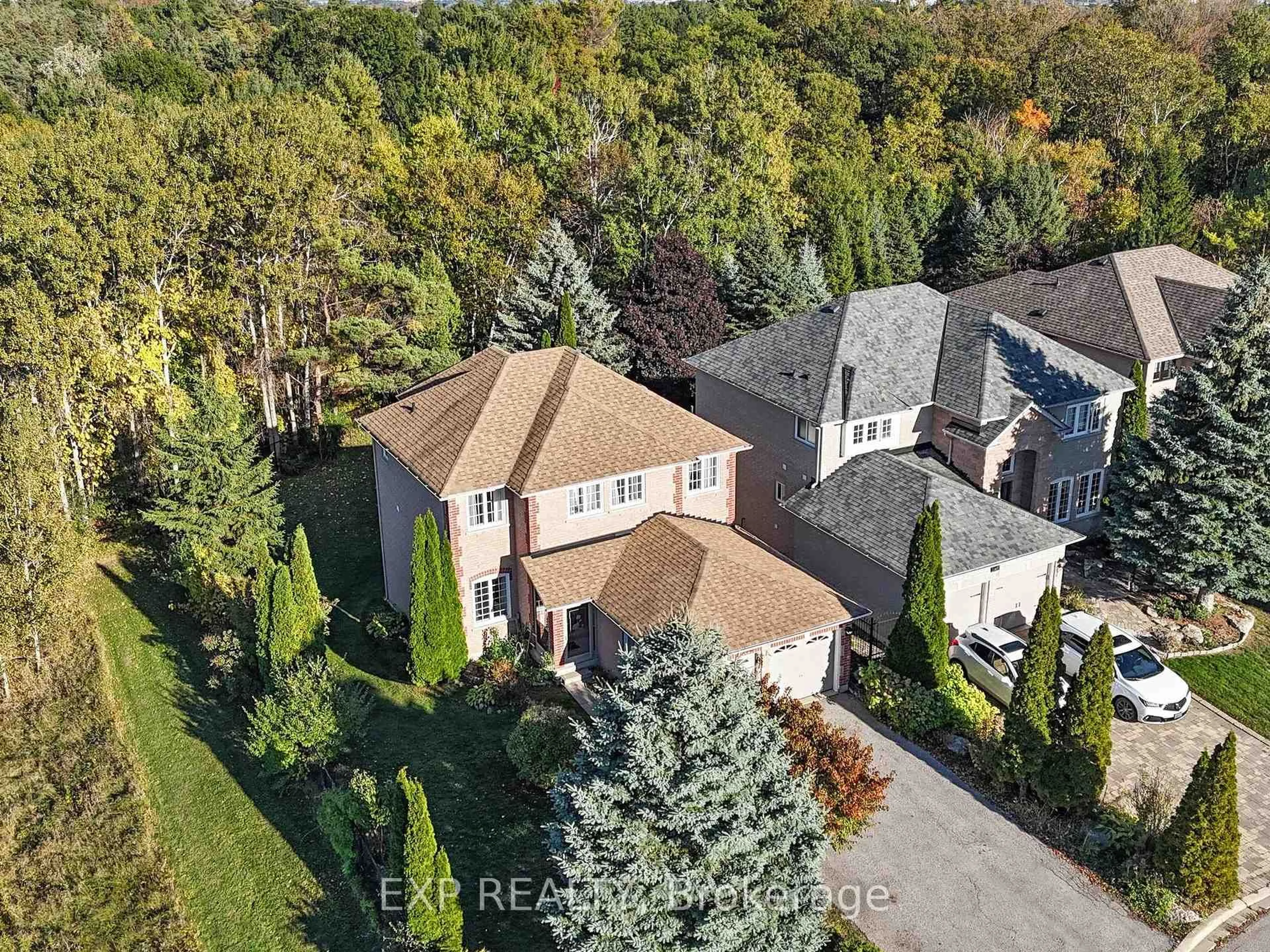 A pic from outside/outdoor area/front of a property/back of a property/a pic from drone, street for 1151 Gossamer Dr, Pickering Ontario L1X 2T8