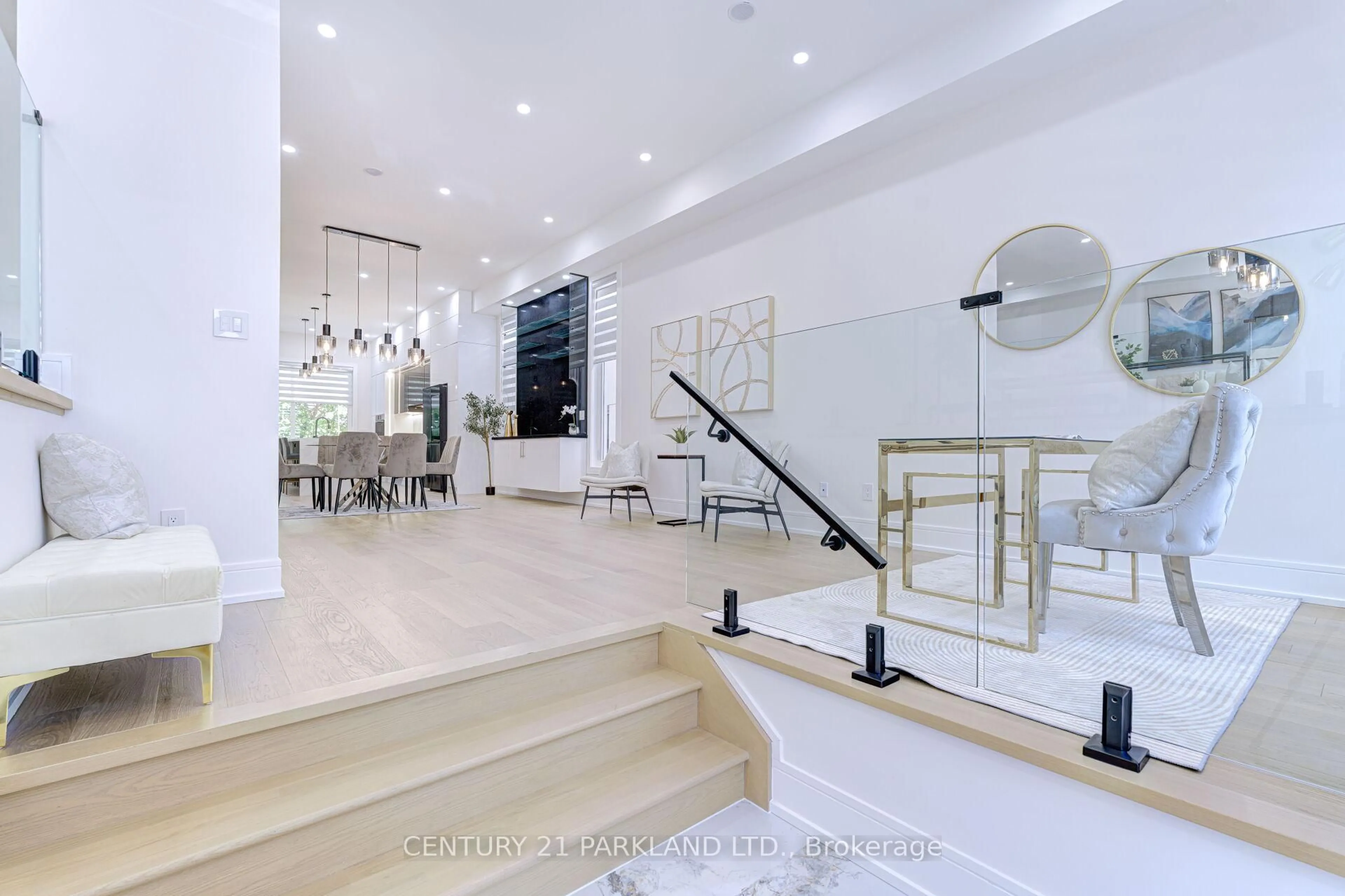 Indoor foyer for 6 Stanhope Ave, Toronto Ontario M4K 3N5