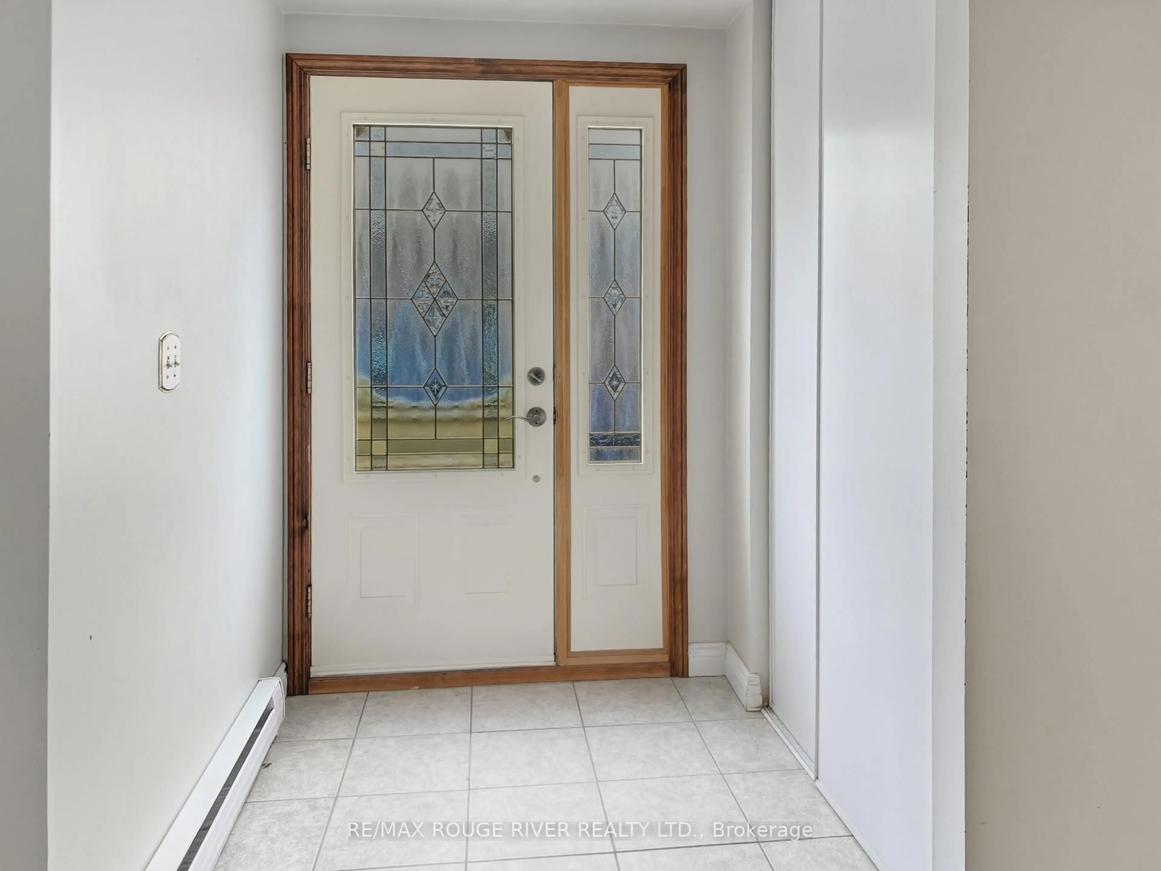 Indoor entryway for 1202 Byron St, Whitby Ontario L1N 4S5