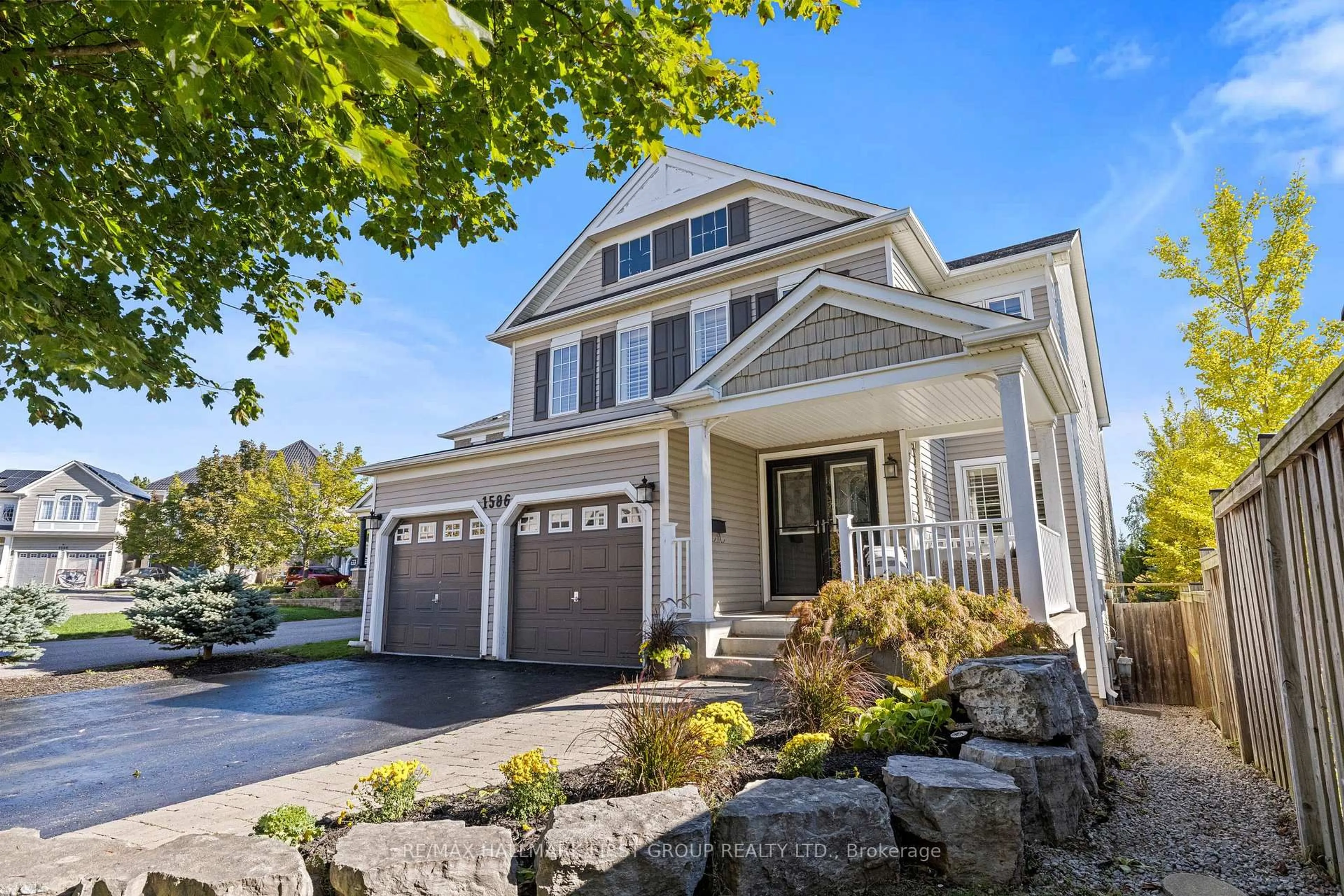 Home with vinyl exterior material, street for 1586 Docking Crt, Oshawa Ontario L1K 0H3