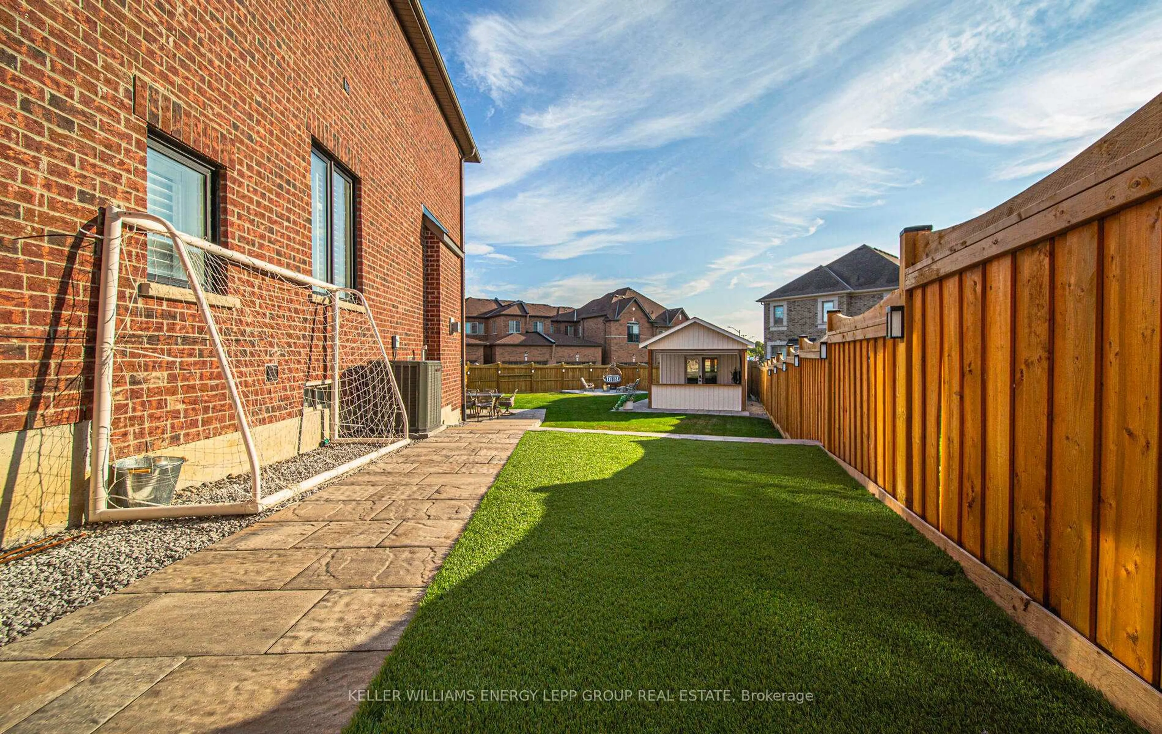 Patio, street for 16 Dumaine St, Whitby Ontario L1P 0G8