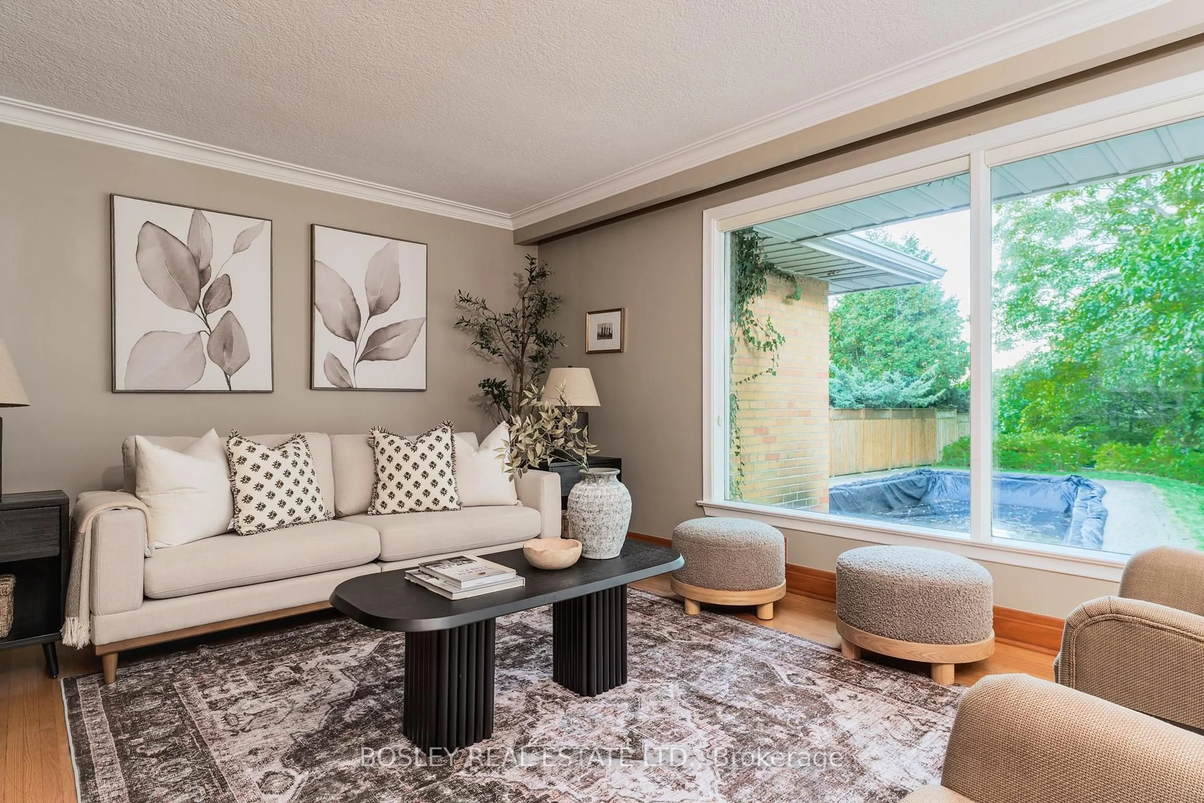 Living room with furniture, unknown for 25 Ayre Point Rd, Toronto Ontario M1M 1G4
