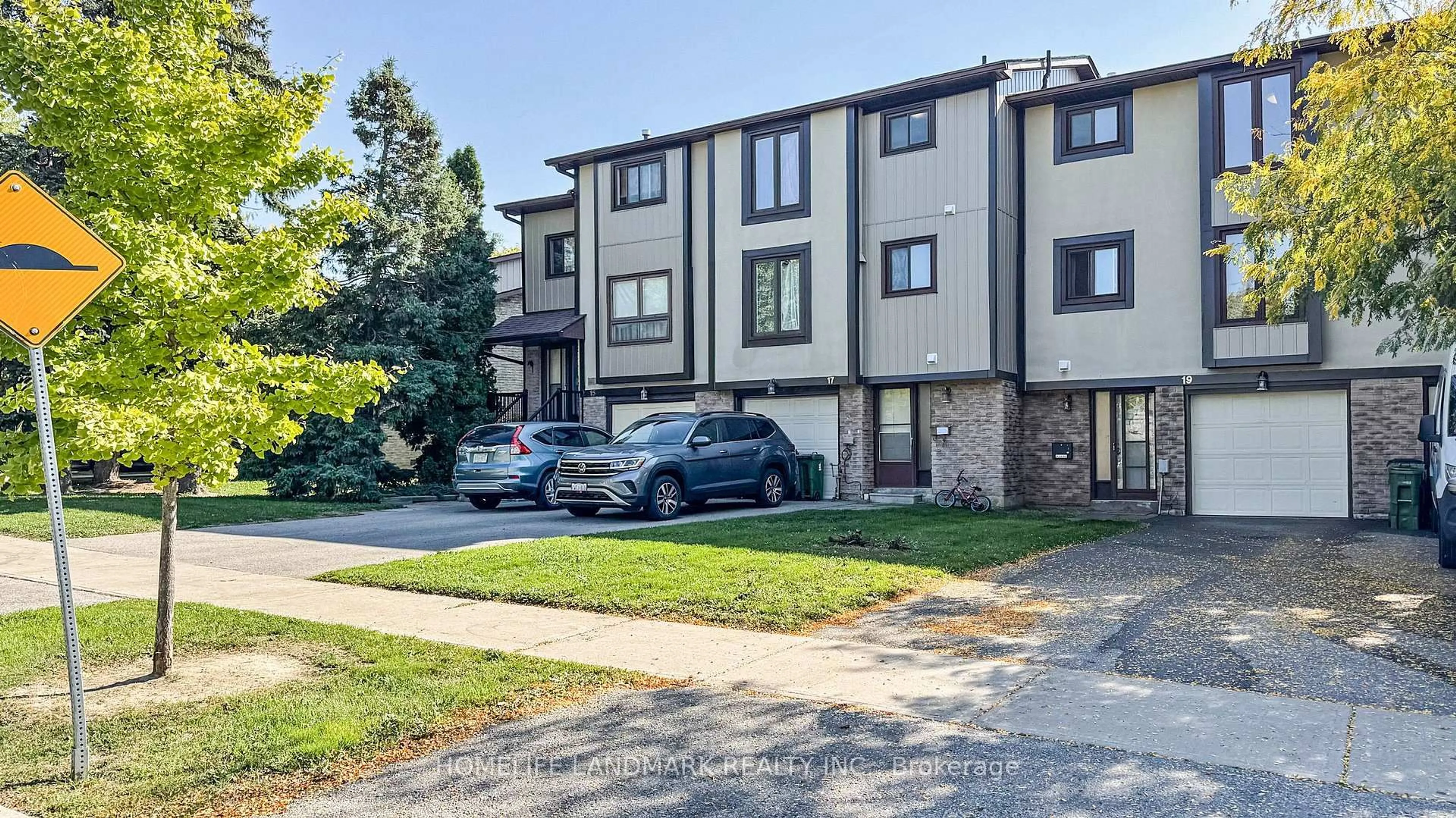 A pic from outside/outdoor area/front of a property/back of a property/a pic from drone, street for 19 Fundy Bay Blvd, Toronto Ontario M1W 3A1