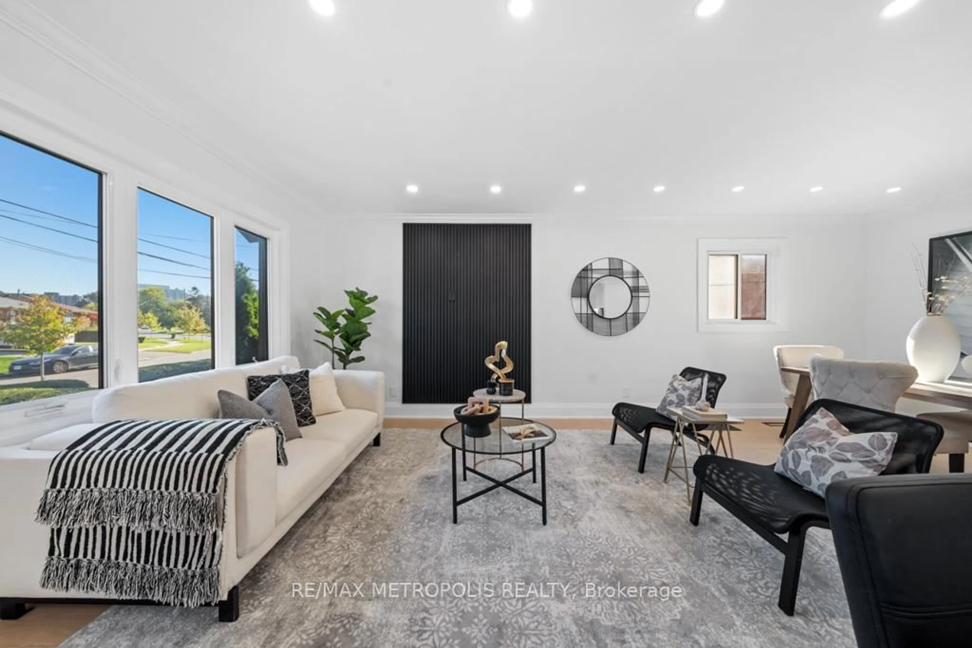 Living room with furniture, unknown for 27 Gully Dr, Toronto Ontario M1K 4W3