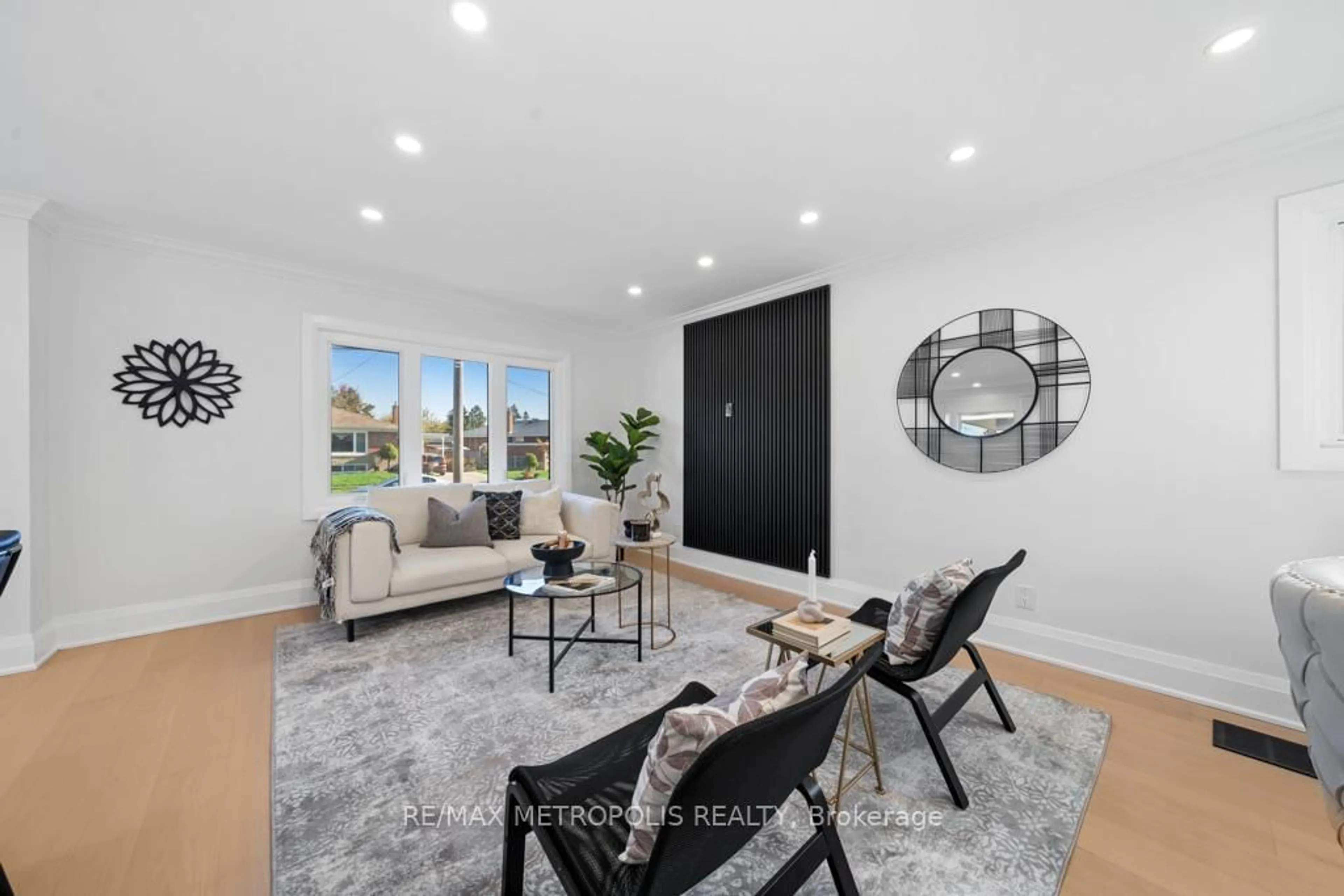 Living room with furniture, unknown for 27 Gully Dr, Toronto Ontario M1K 4W3