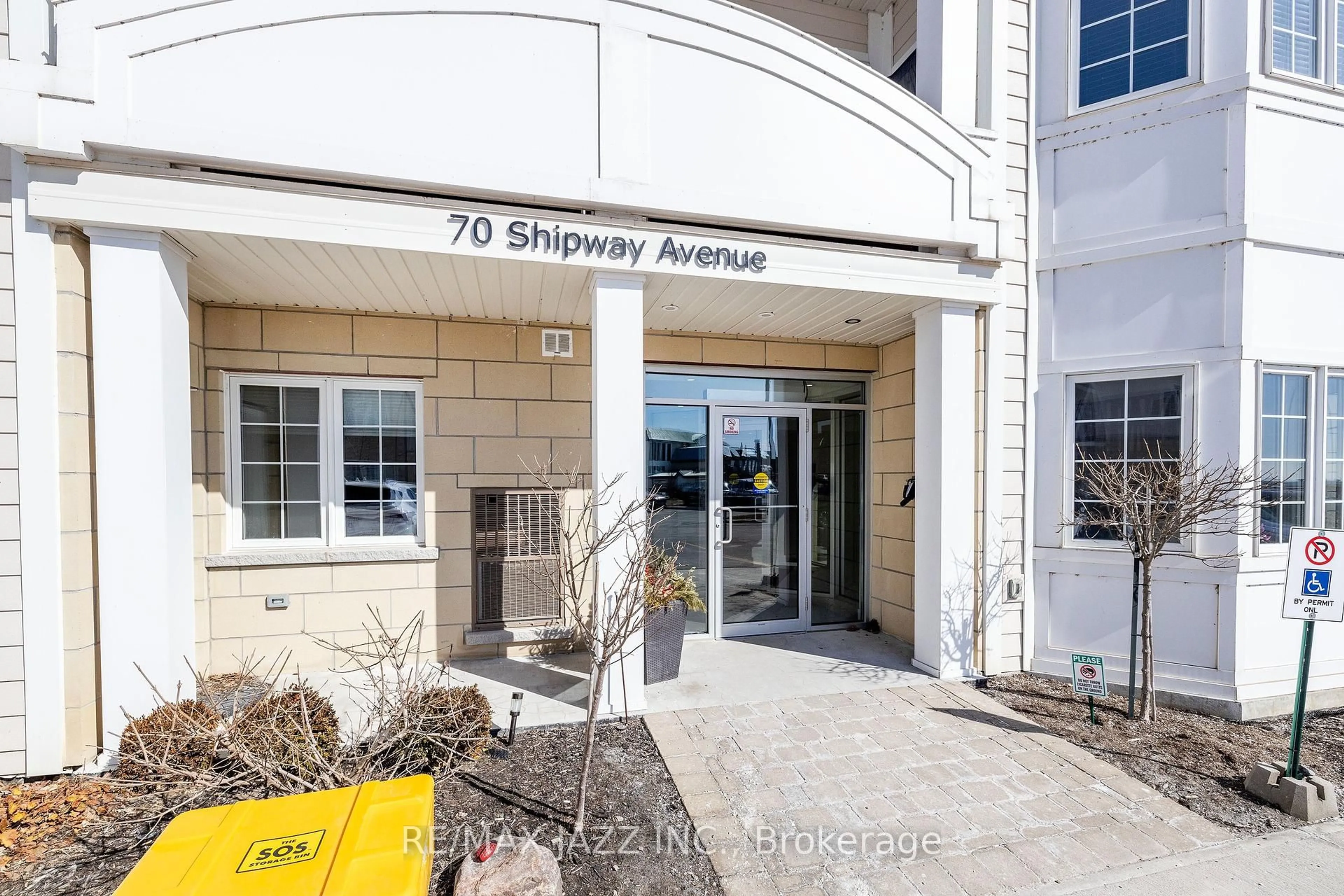 Indoor foyer for 70 Shipway Ave #412, Clarington Ontario L1B 0V7