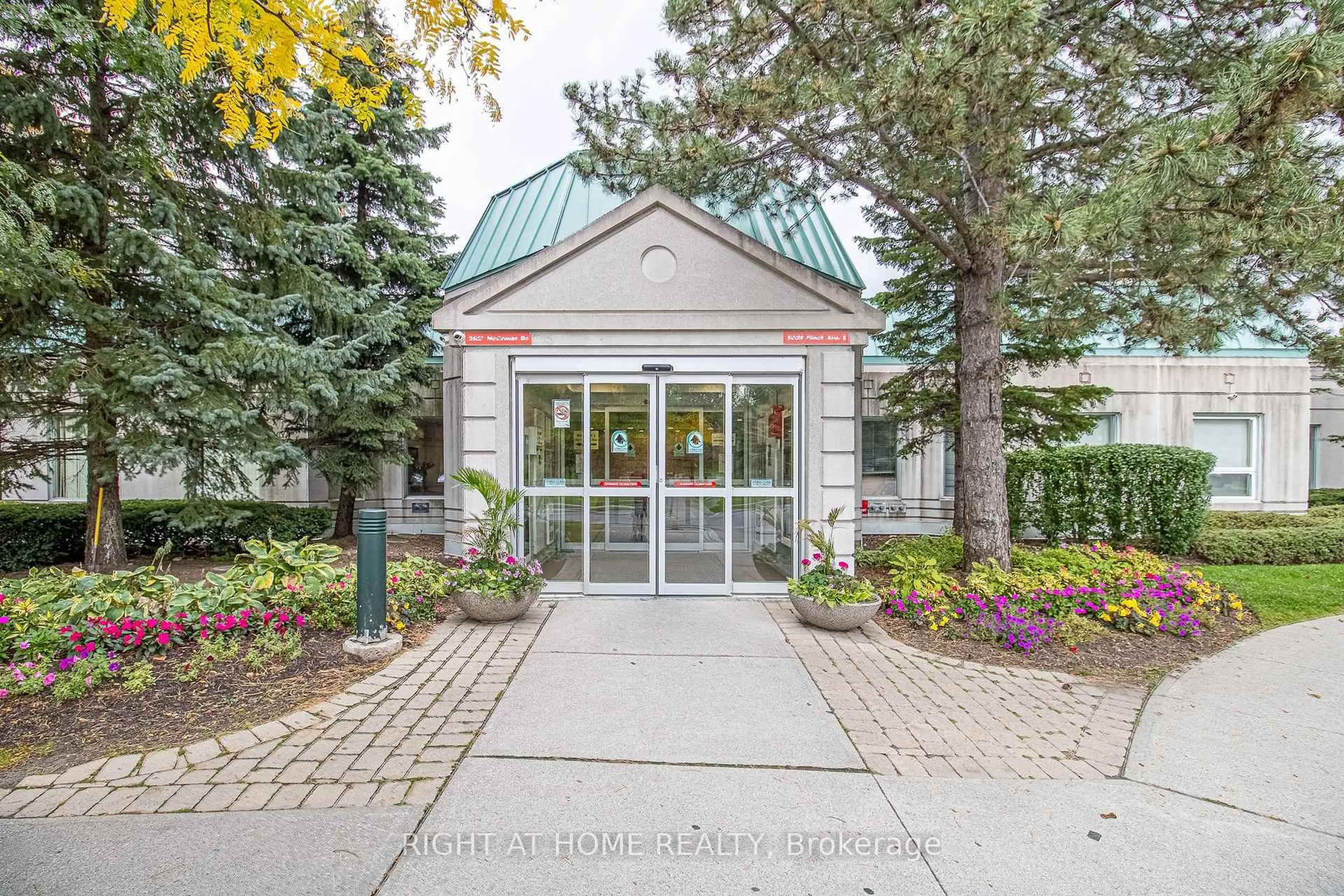 Indoor foyer for 5039 Finch Ave ##309, Toronto Ontario M1S 5L6